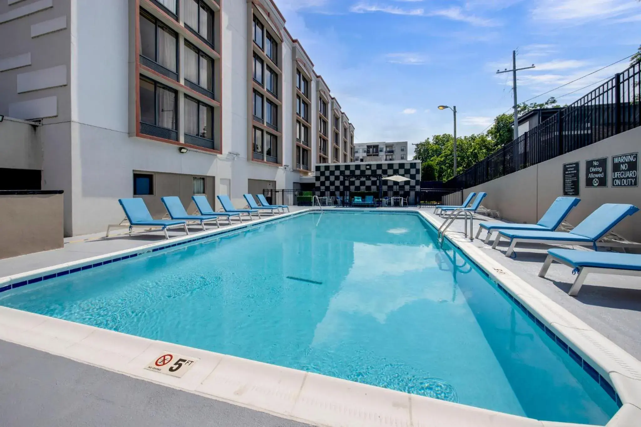 Property building in Best Western Downtown PLUS Music Row Property building in Best Western Downtown PLUS Music Row