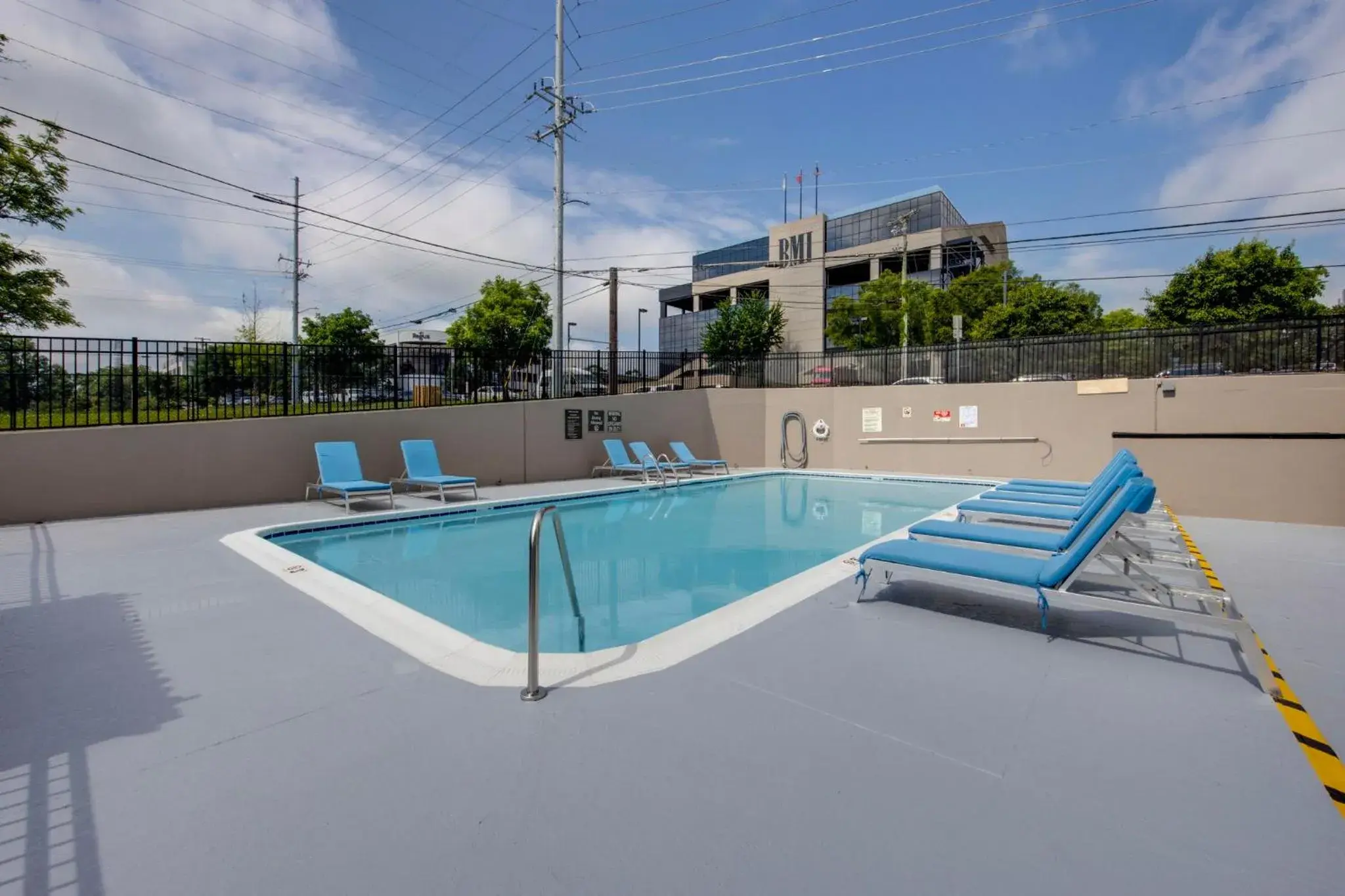 Property building in Best Western Downtown PLUS Music Row Property building in Best Western Downtown PLUS Music Row