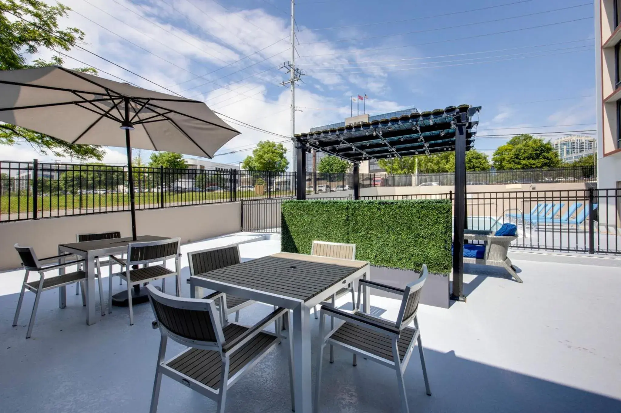 Property building in Best Western Downtown PLUS Music Row Property building in Best Western Downtown PLUS Music Row