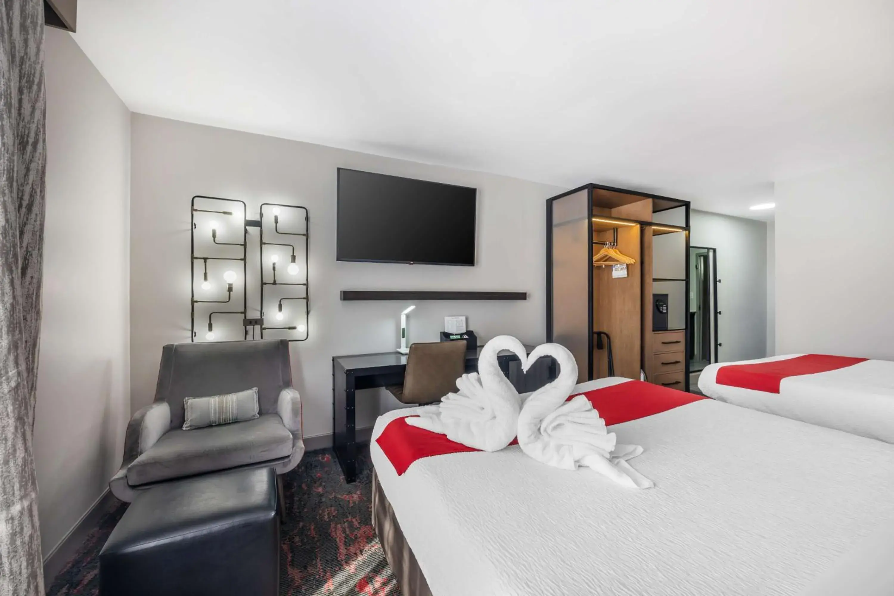 Bedroom, Bed in Best Western Downtown PLUS Music Row Bedroom, Bed in Best Western Downtown PLUS Music Row