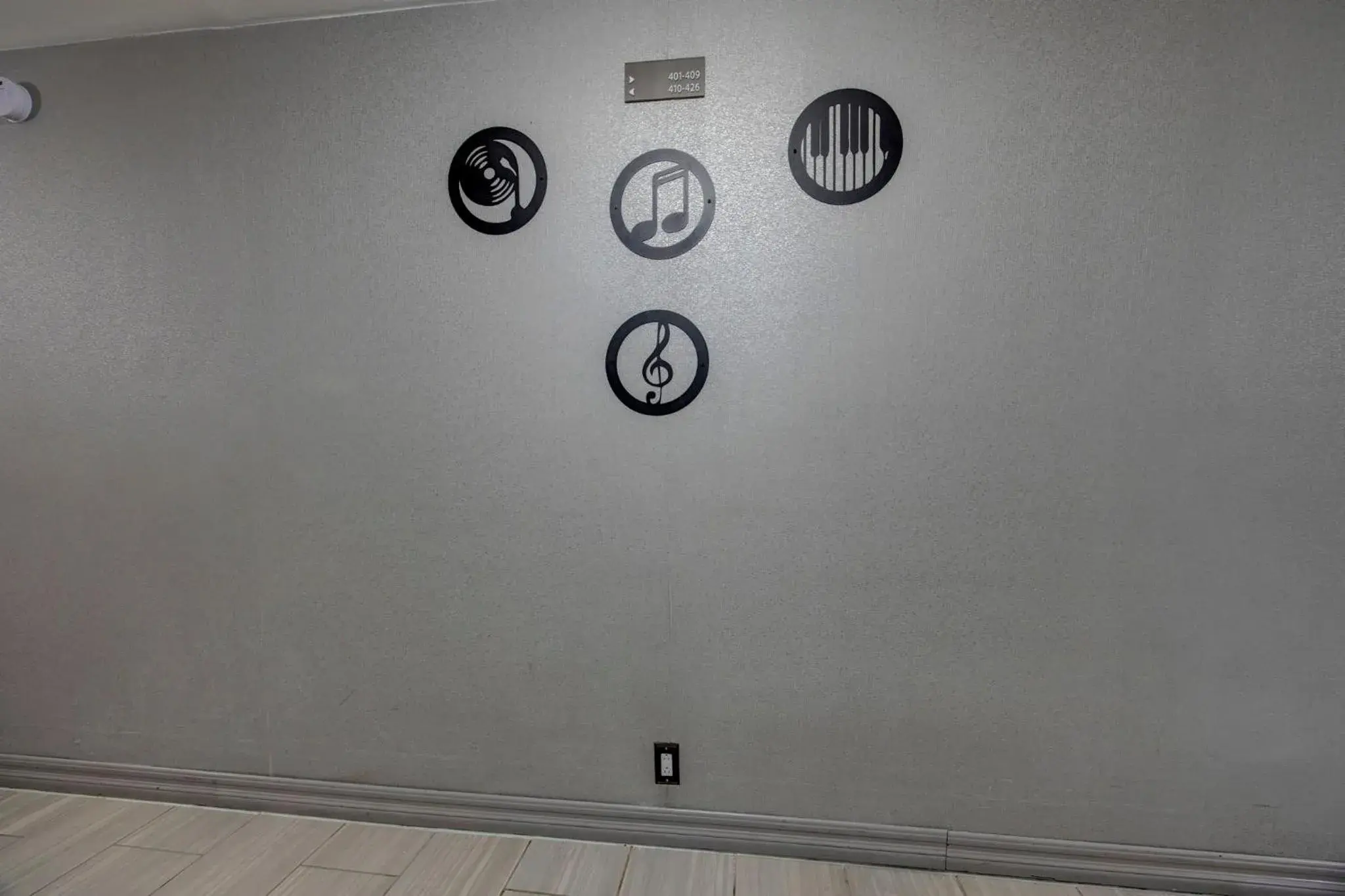 Property building in Best Western Downtown PLUS Music Row Property building in Best Western Downtown PLUS Music Row