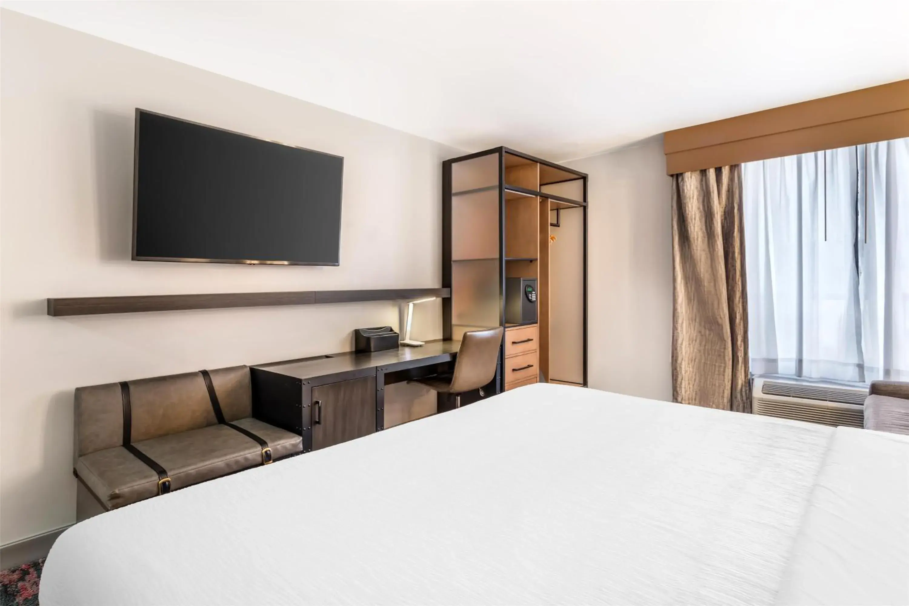 Bedroom, Bed in Best Western Downtown PLUS Music Row Bedroom, Bed in Best Western Downtown PLUS Music Row