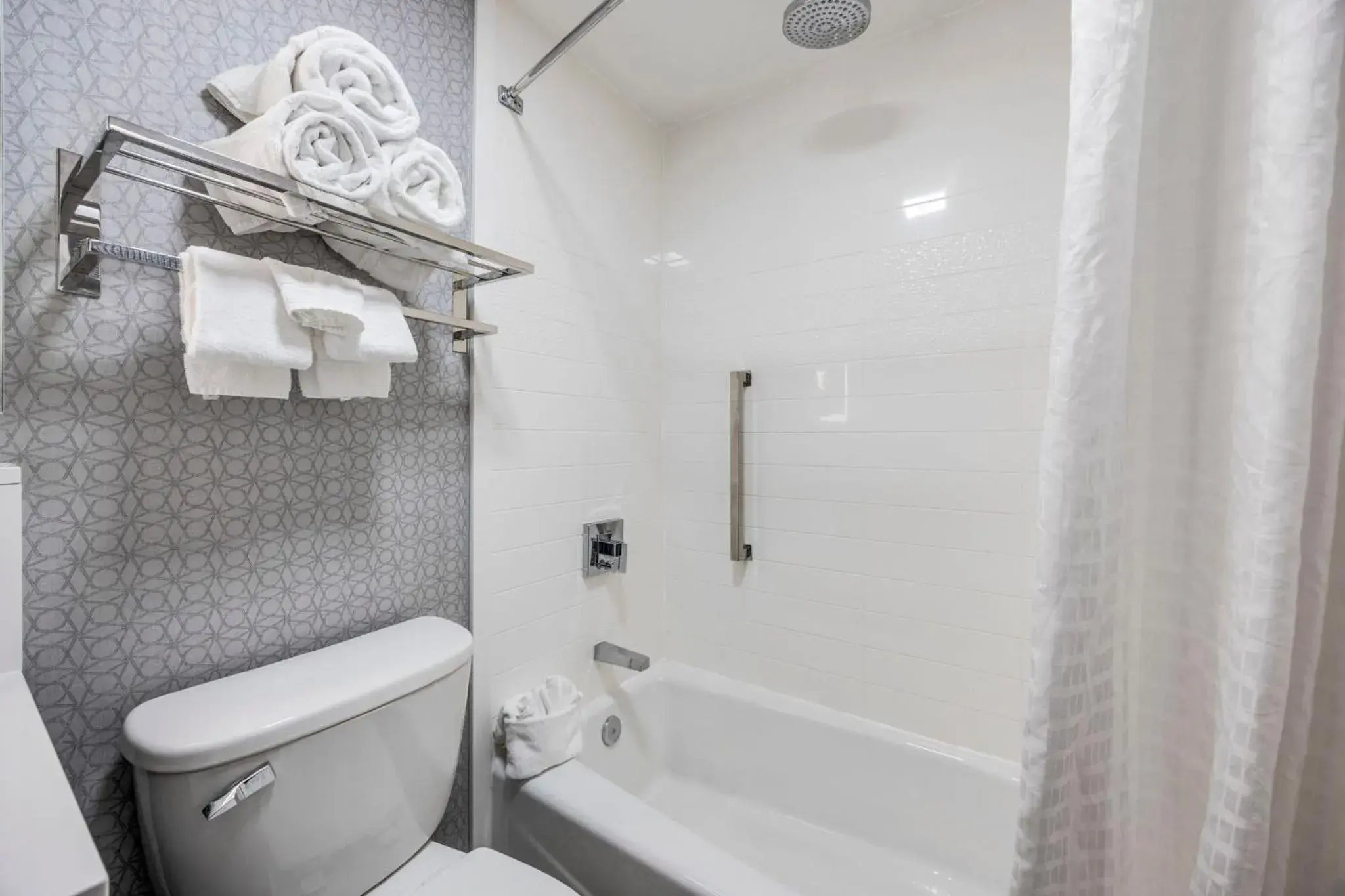 Property building in Best Western Downtown PLUS Music Row Property building in Best Western Downtown PLUS Music Row