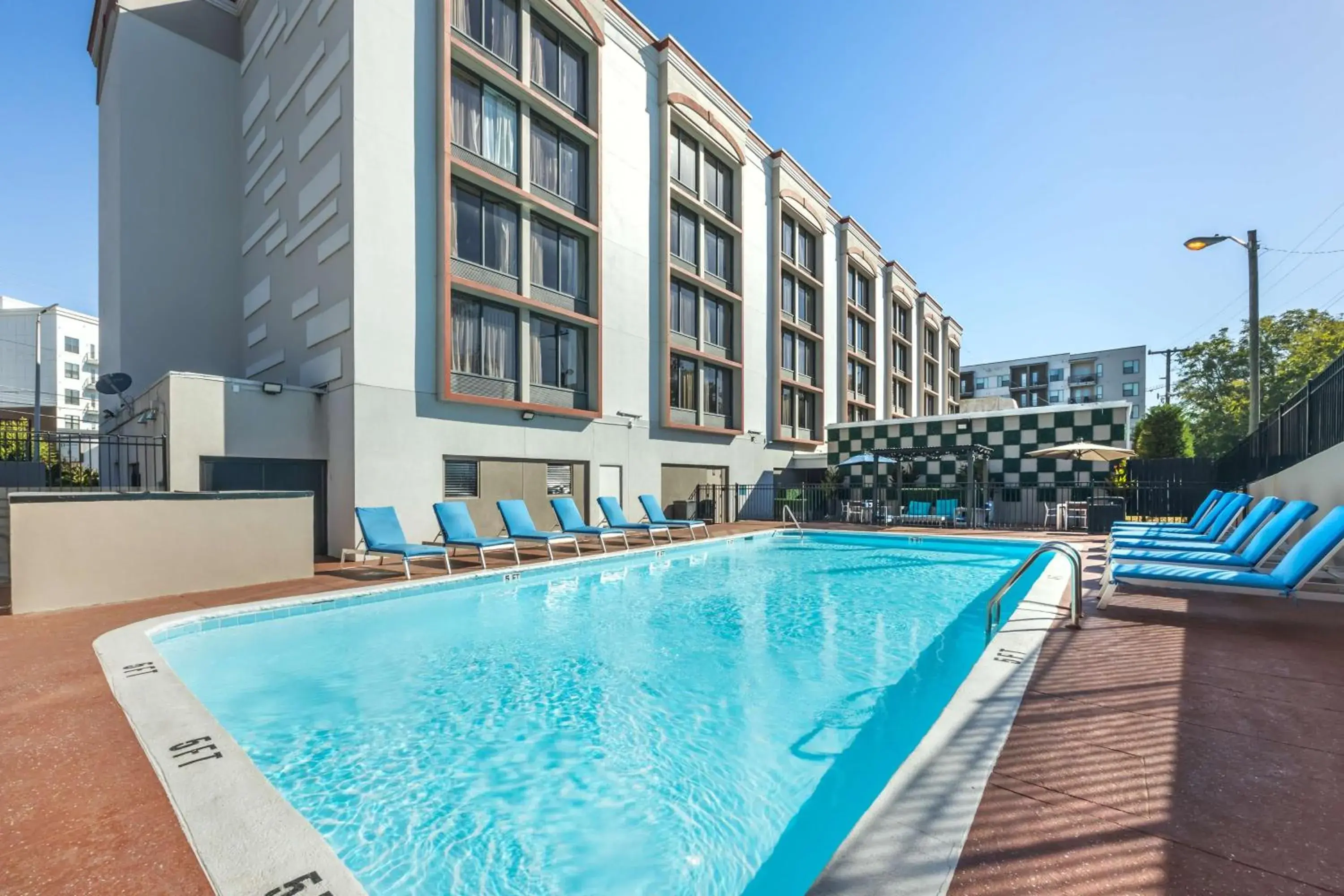 Pool view in Best Western Downtown PLUS Music Row Pool view in Best Western Downtown PLUS Music Row