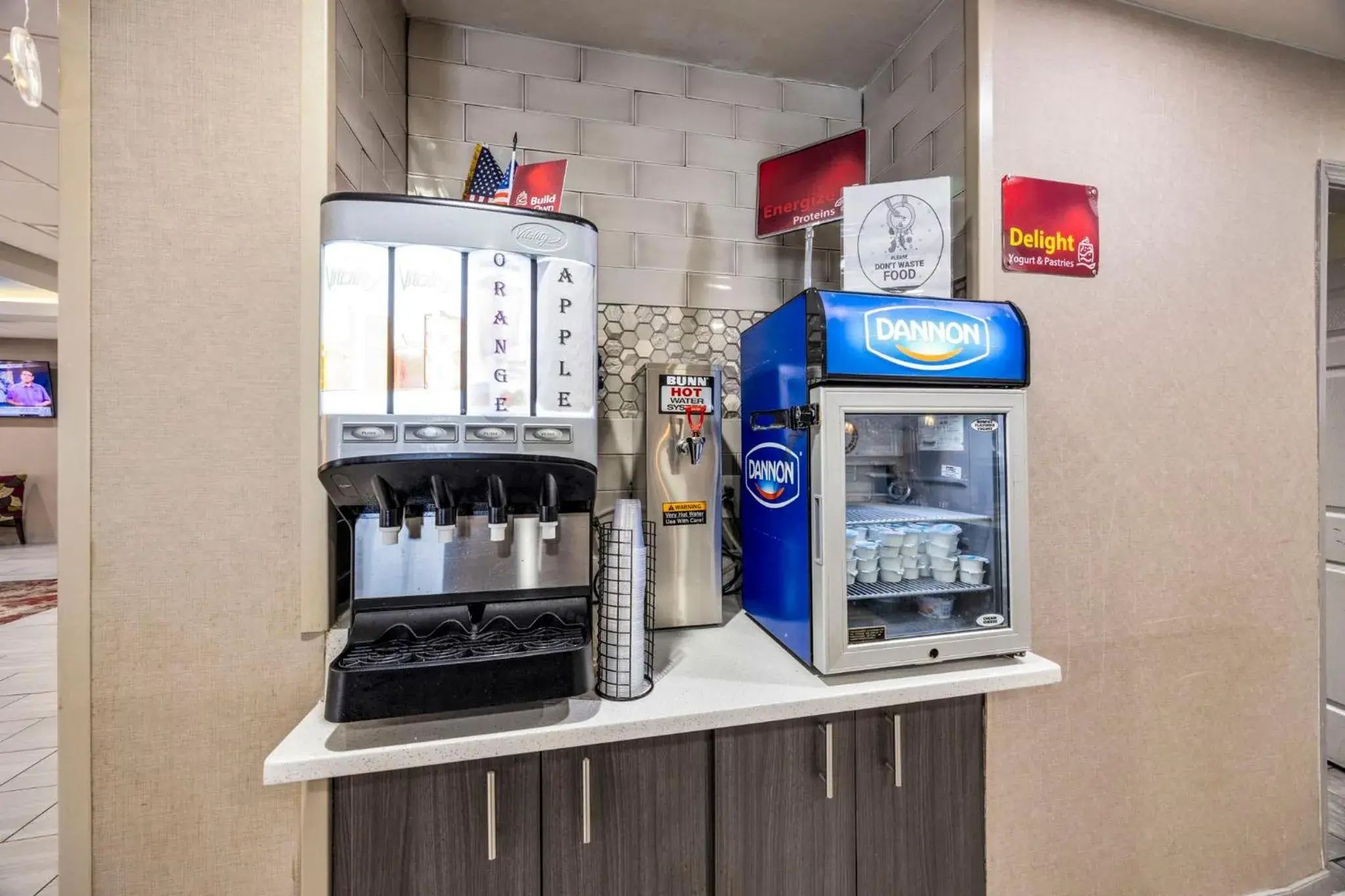 Breakfast in Best Western Downtown PLUS Music Row Breakfast in Best Western Downtown PLUS Music Row