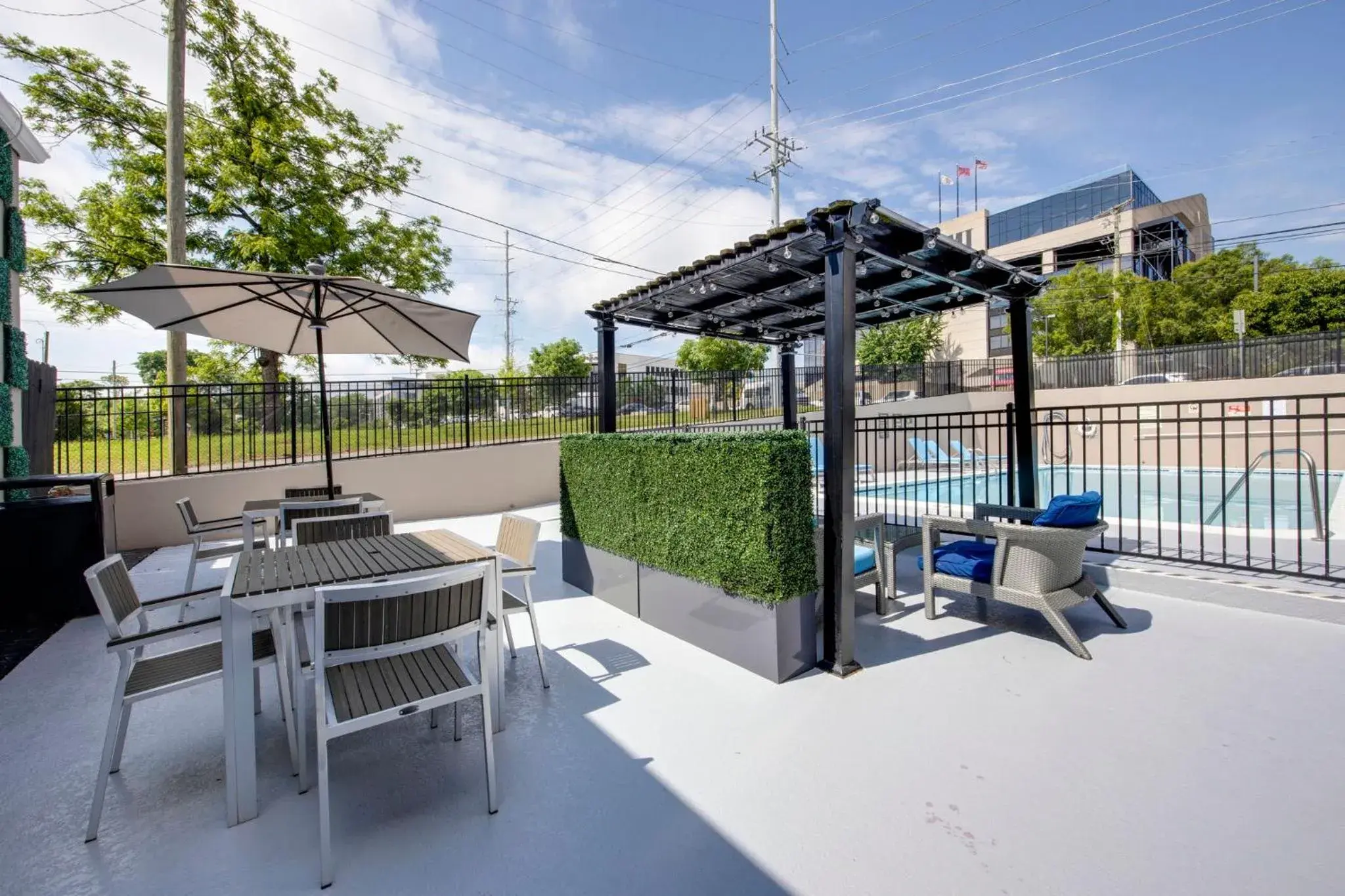 Property building in Best Western Downtown PLUS Music Row Property building in Best Western Downtown PLUS Music Row