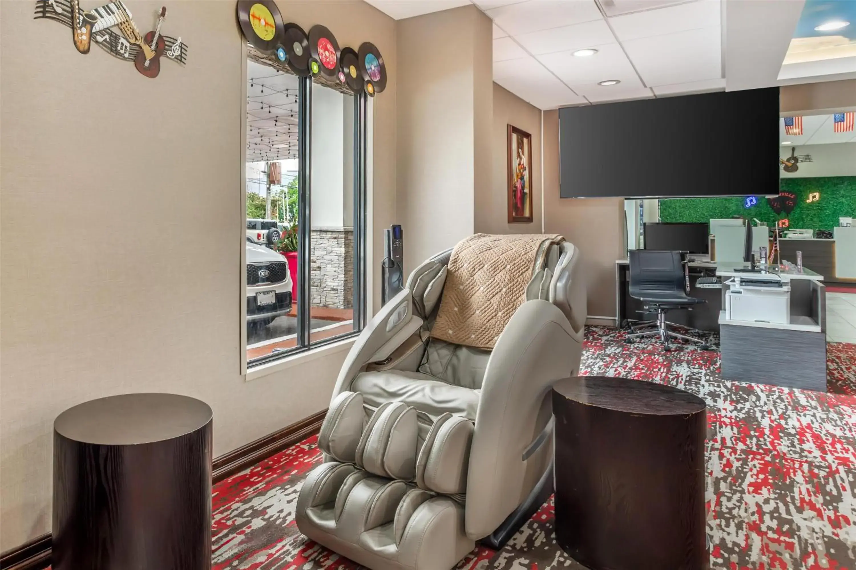 Property building in Best Western Downtown PLUS Music Row Property building in Best Western Downtown PLUS Music Row