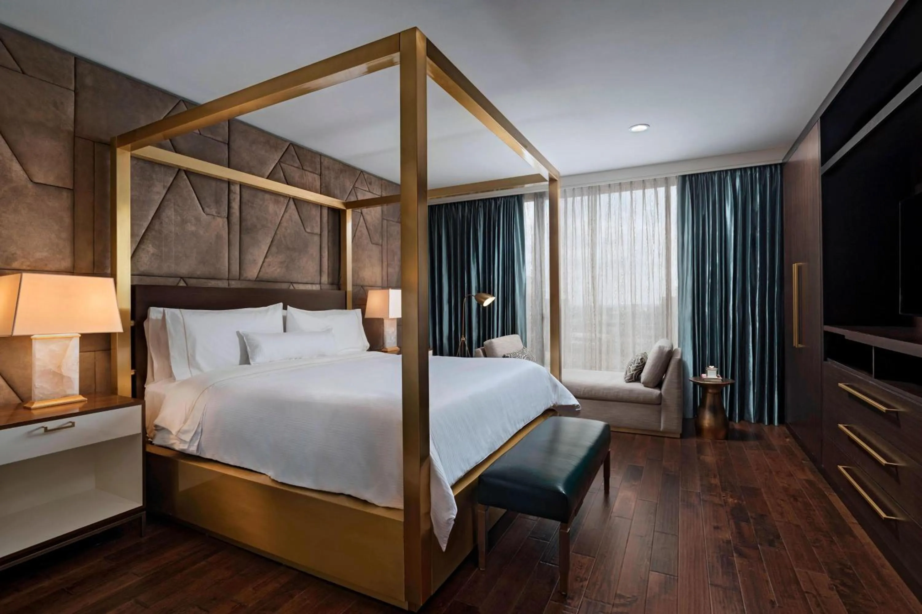 Bedroom, Bed in The Westin Galleria Houston