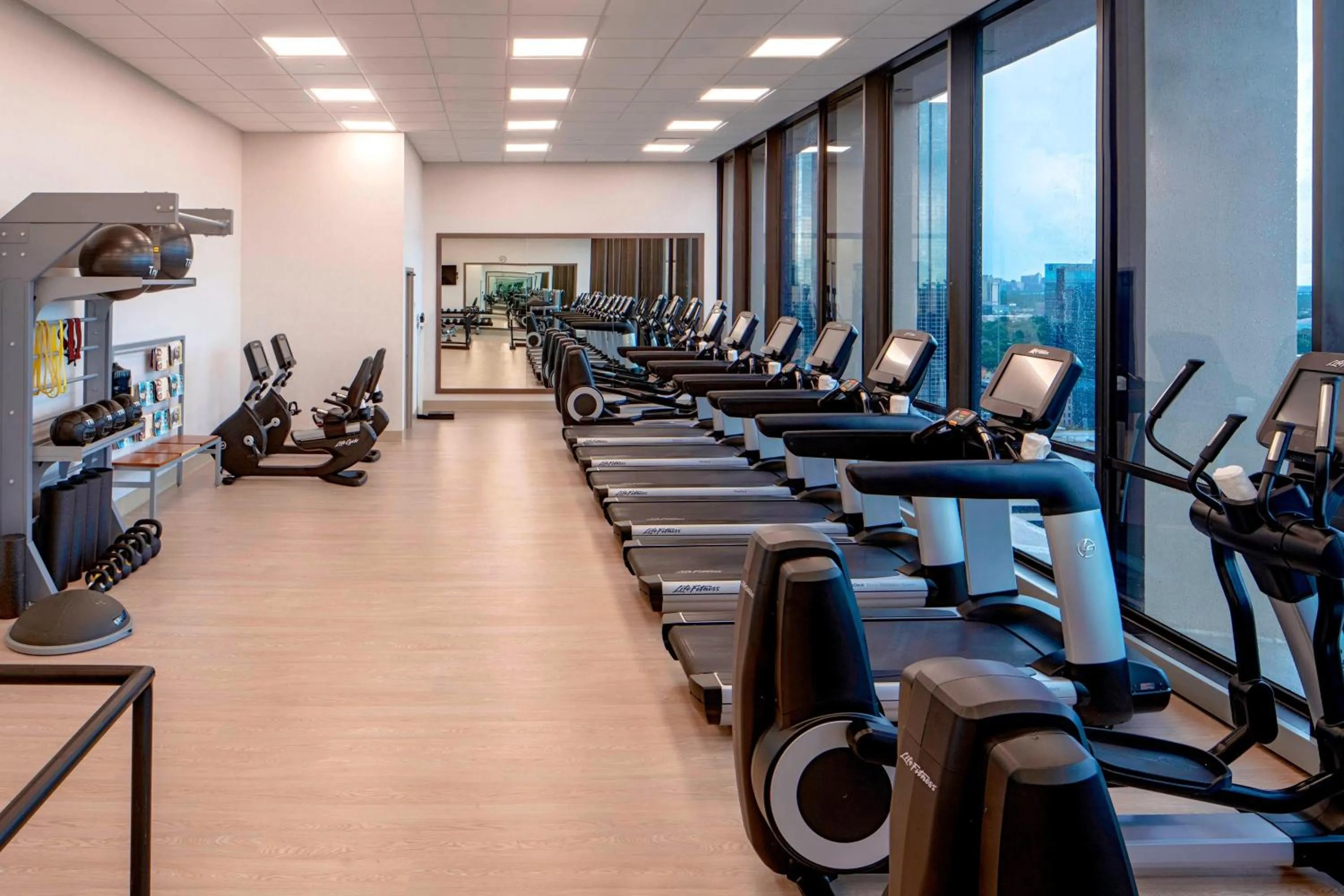 Fitness centre/facilities in The Westin Galleria Houston