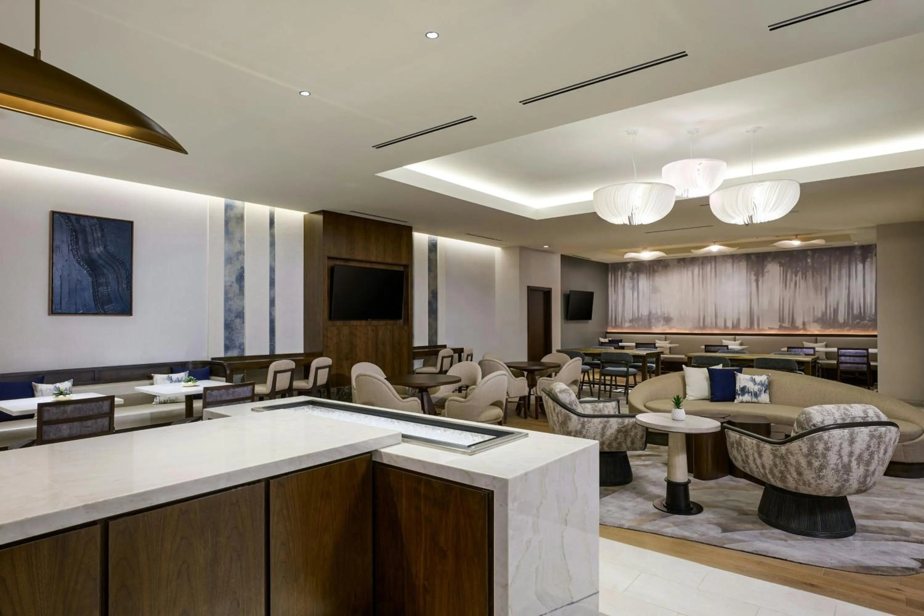 Lounge or bar in The Westin Oaks Houston at the Galleria