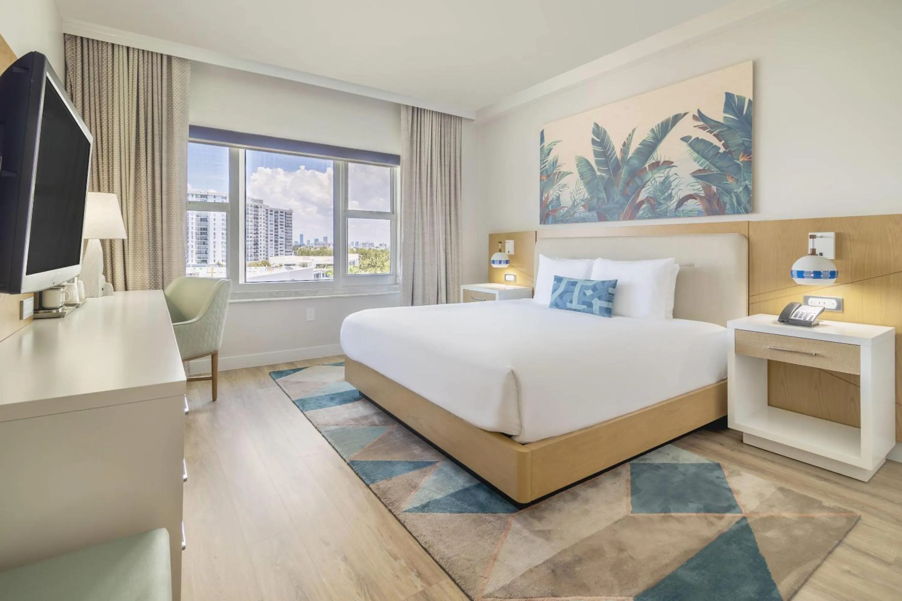 Bedroom, Bed in Radisson Resort Miami Beach