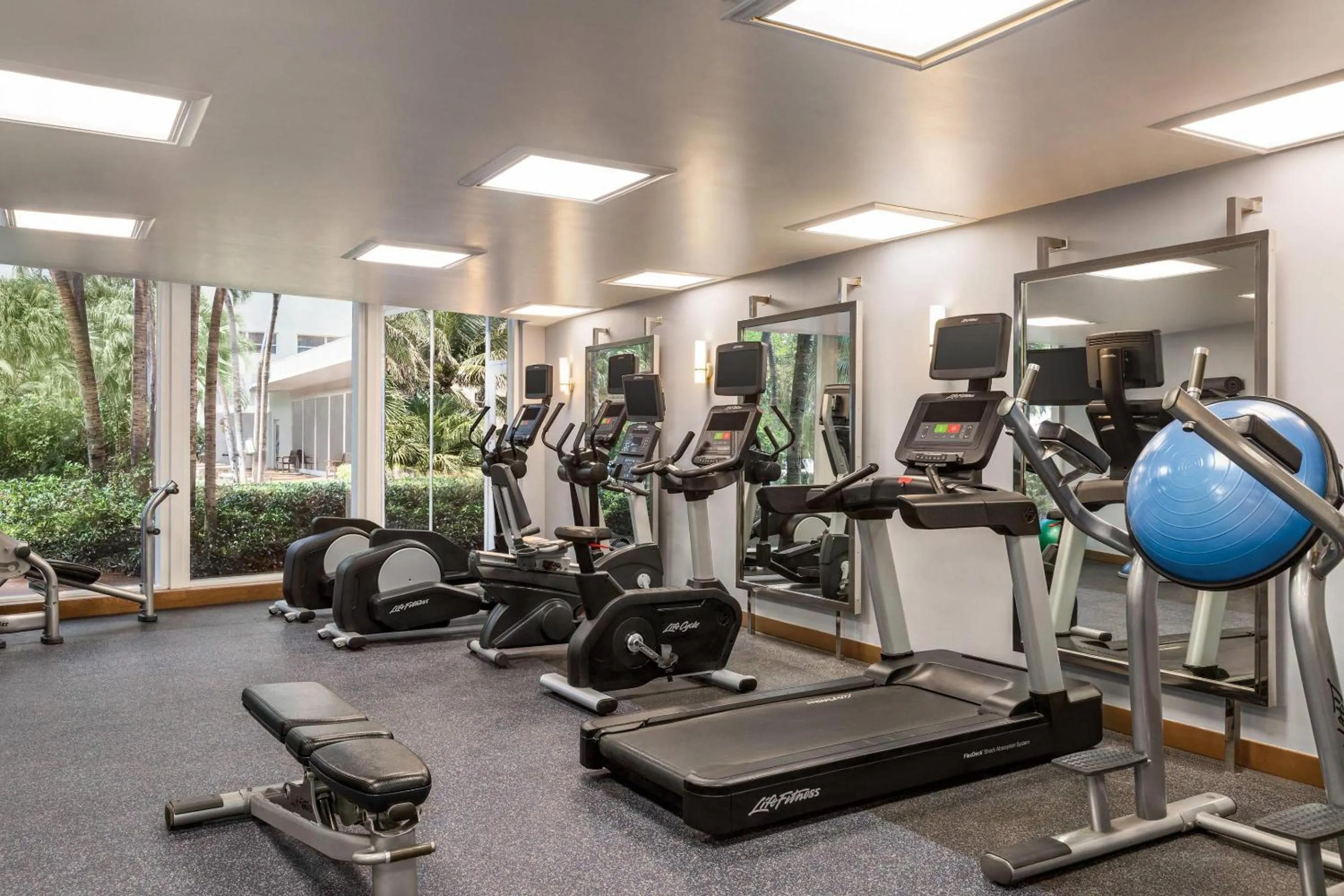 Fitness centre/facilities in Radisson Resort Miami Beach