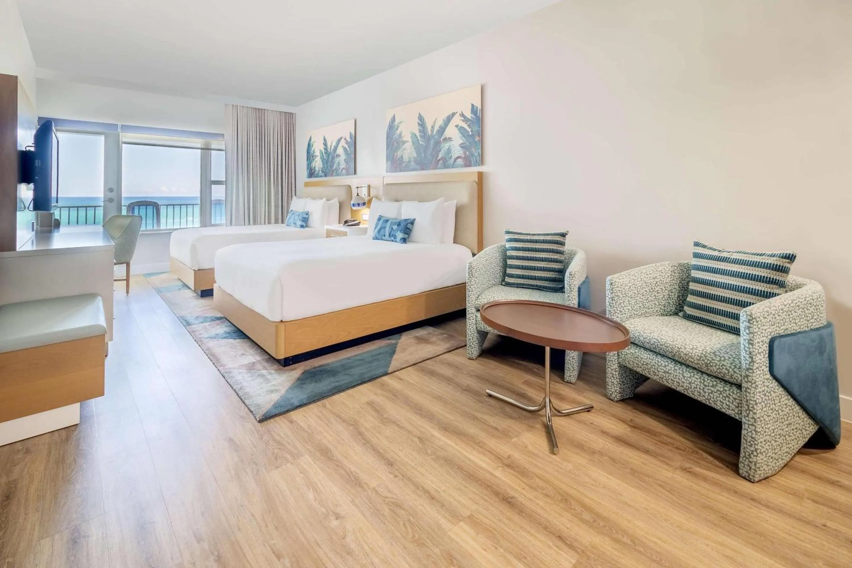 Bedroom, Bed in Radisson Resort Miami Beach