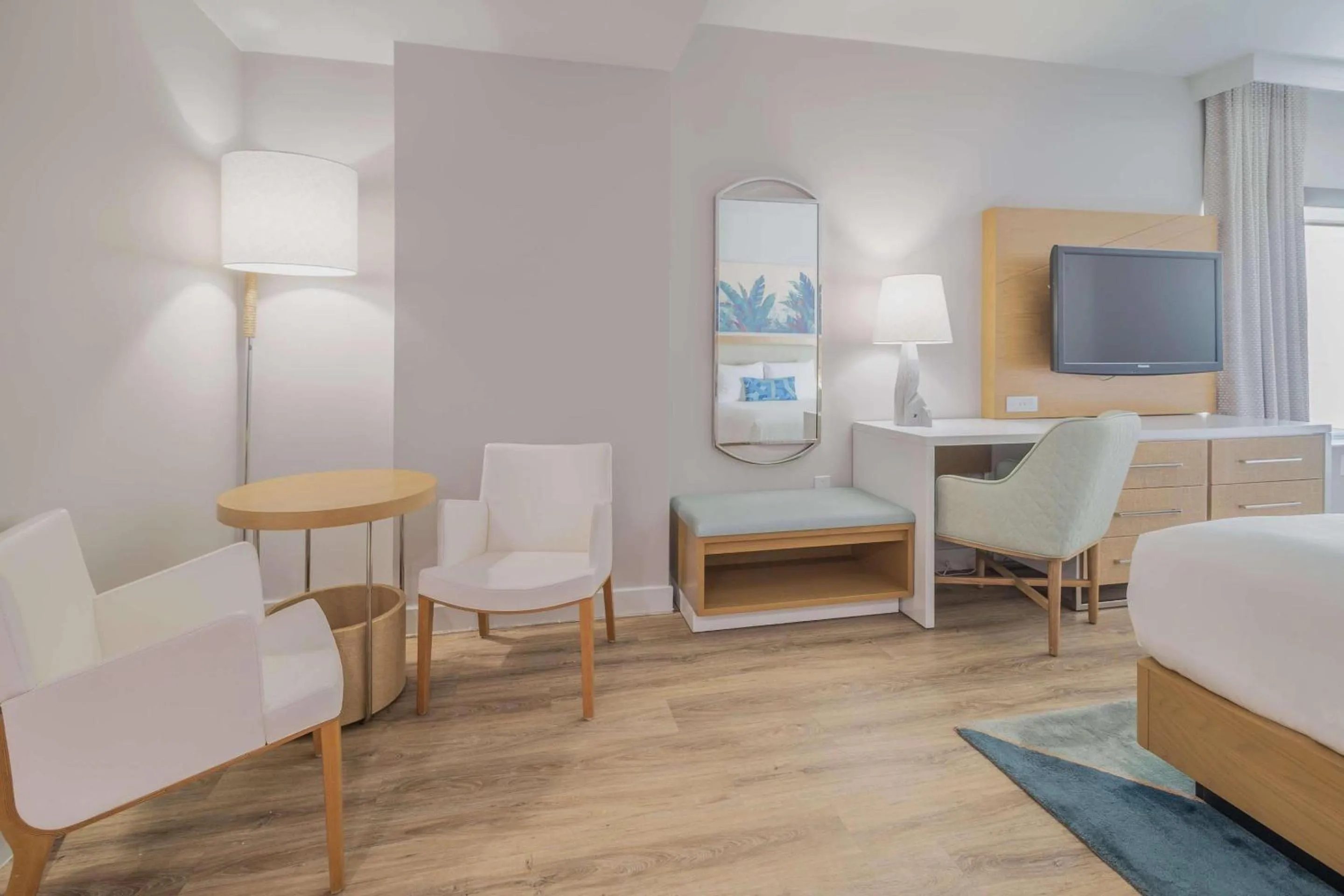 Bedroom, Bed in Radisson Resort Miami Beach