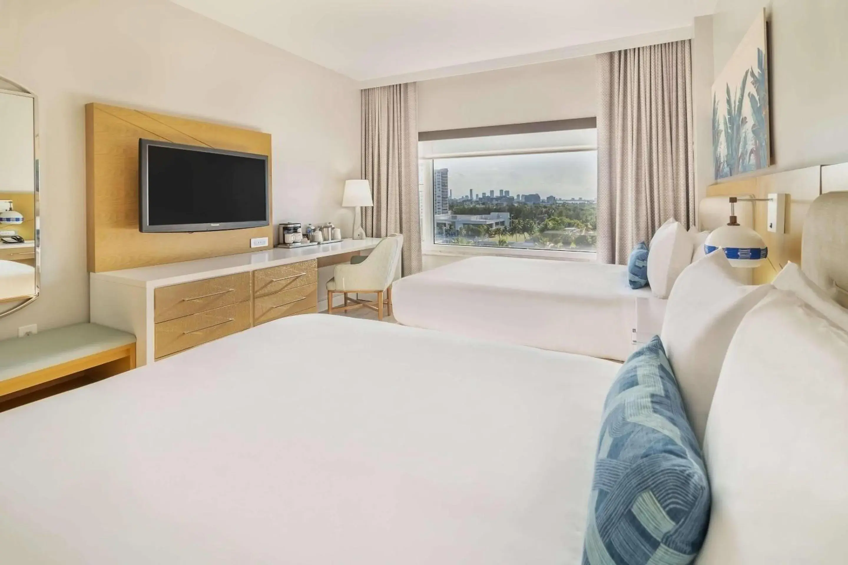 Bedroom, Bed in Radisson Resort Miami Beach Bedroom, Bed in Radisson Resort Miami Beach