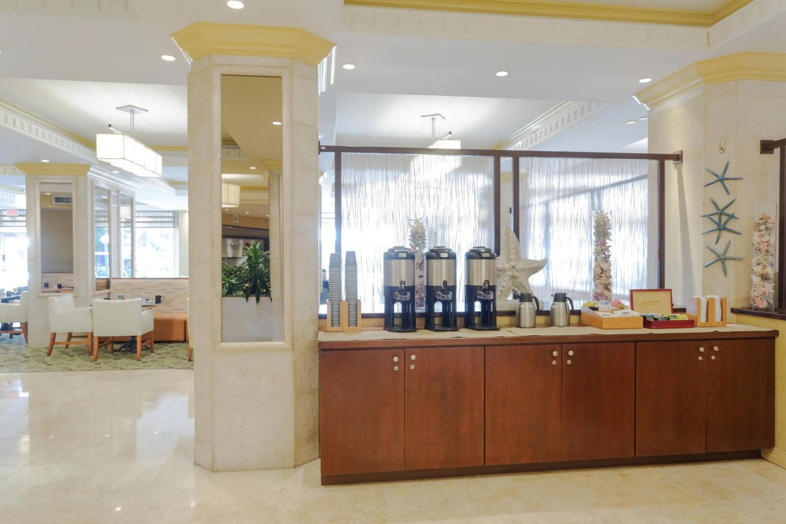 Restaurant/places to eat in Radisson Resort Miami Beach