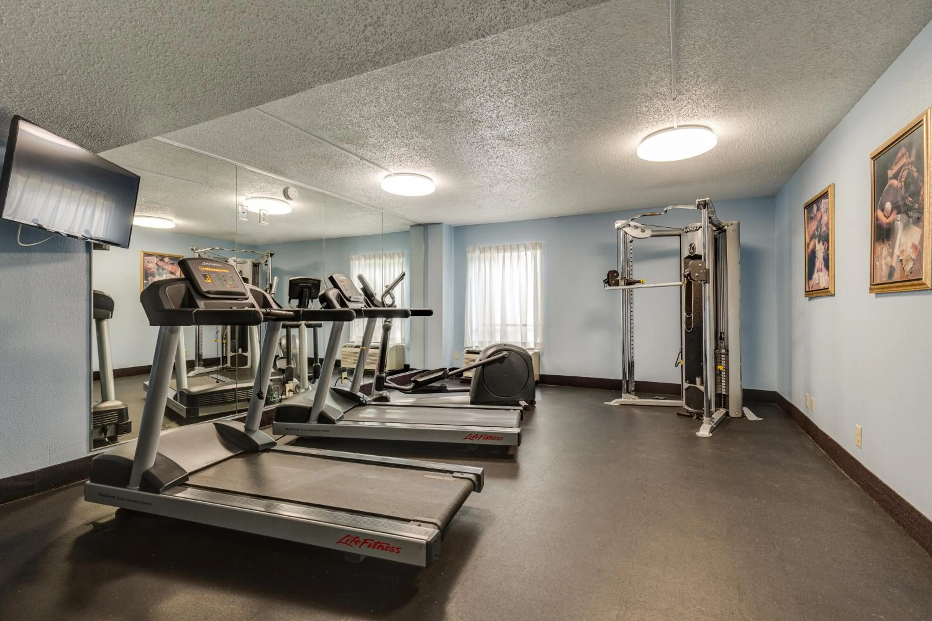 Fitness centre/facilities in Alexis Inn and Suites Hotel