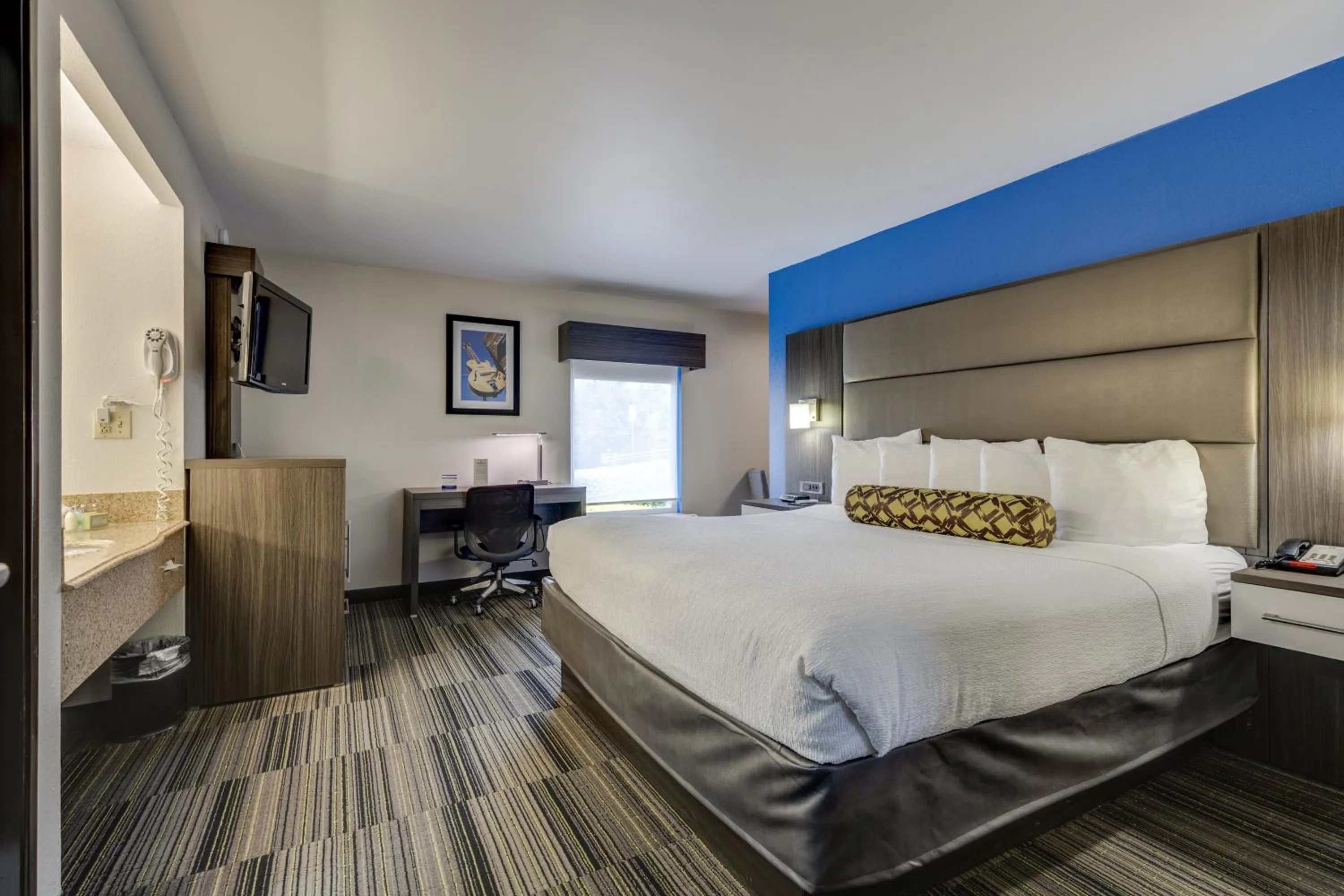 Bed in Alexis Inn and Suites Hotel