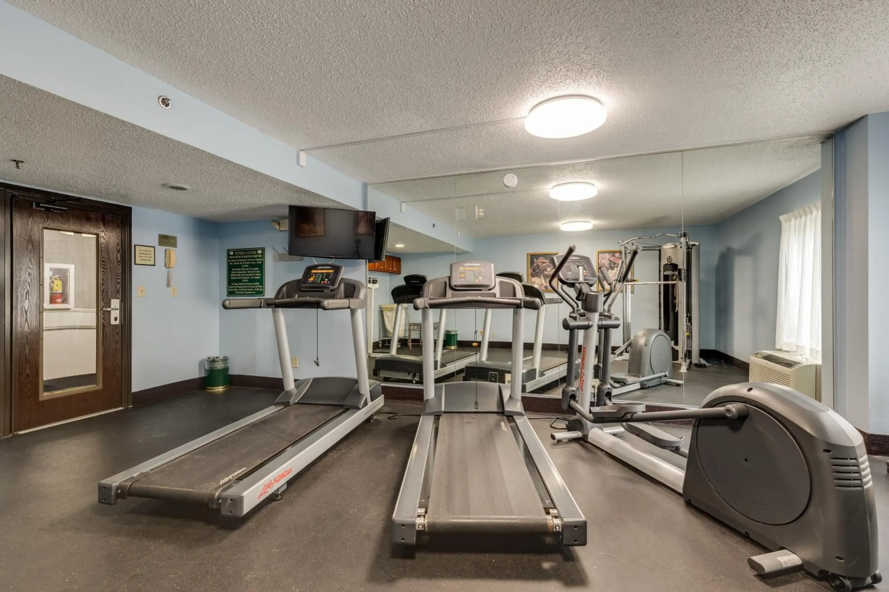 Fitness centre/facilities in Alexis Inn and Suites Hotel Fitness centre/facilities in Alexis Inn and Suites Hotel