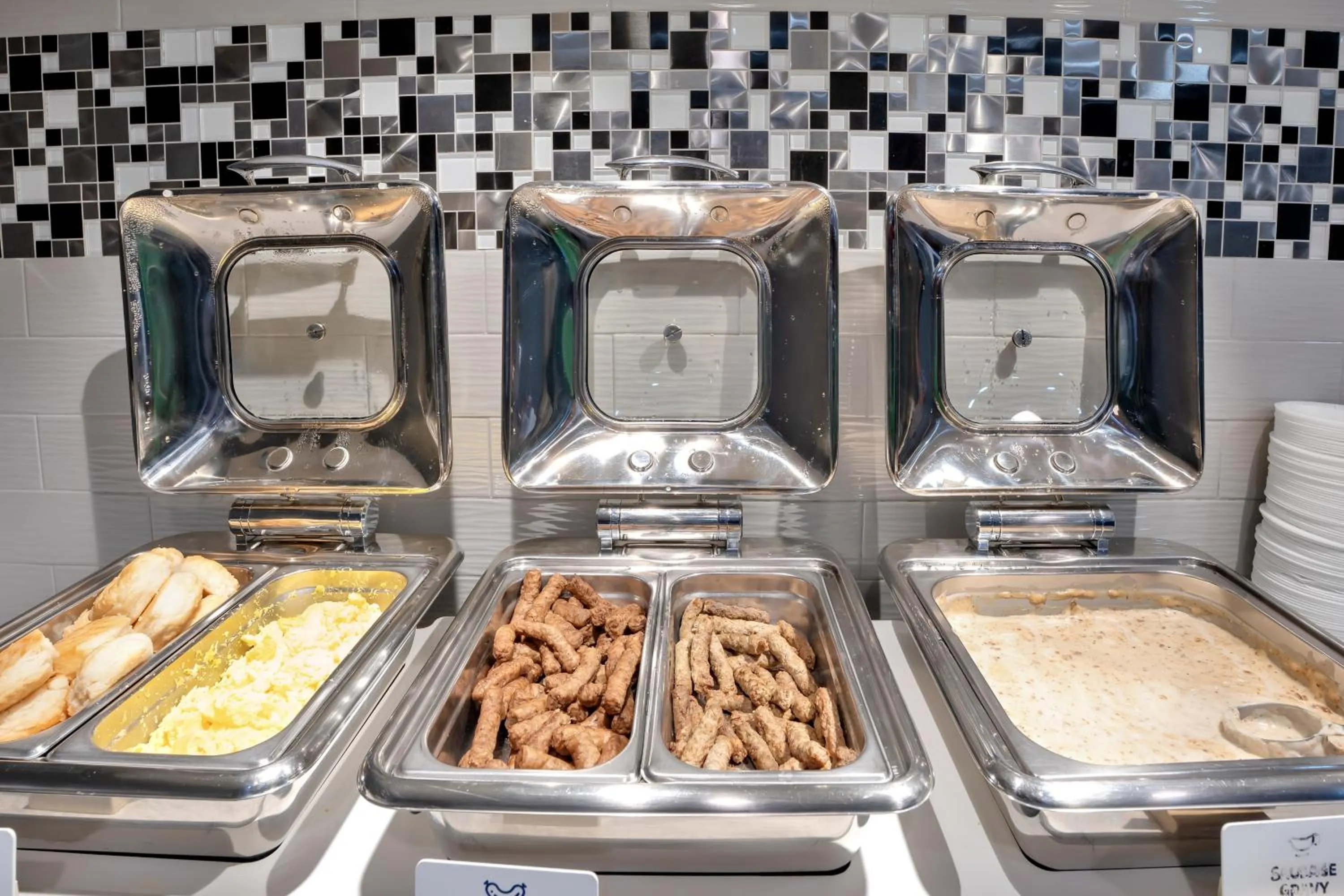 Breakfast in Alexis Inn and Suites Hotel