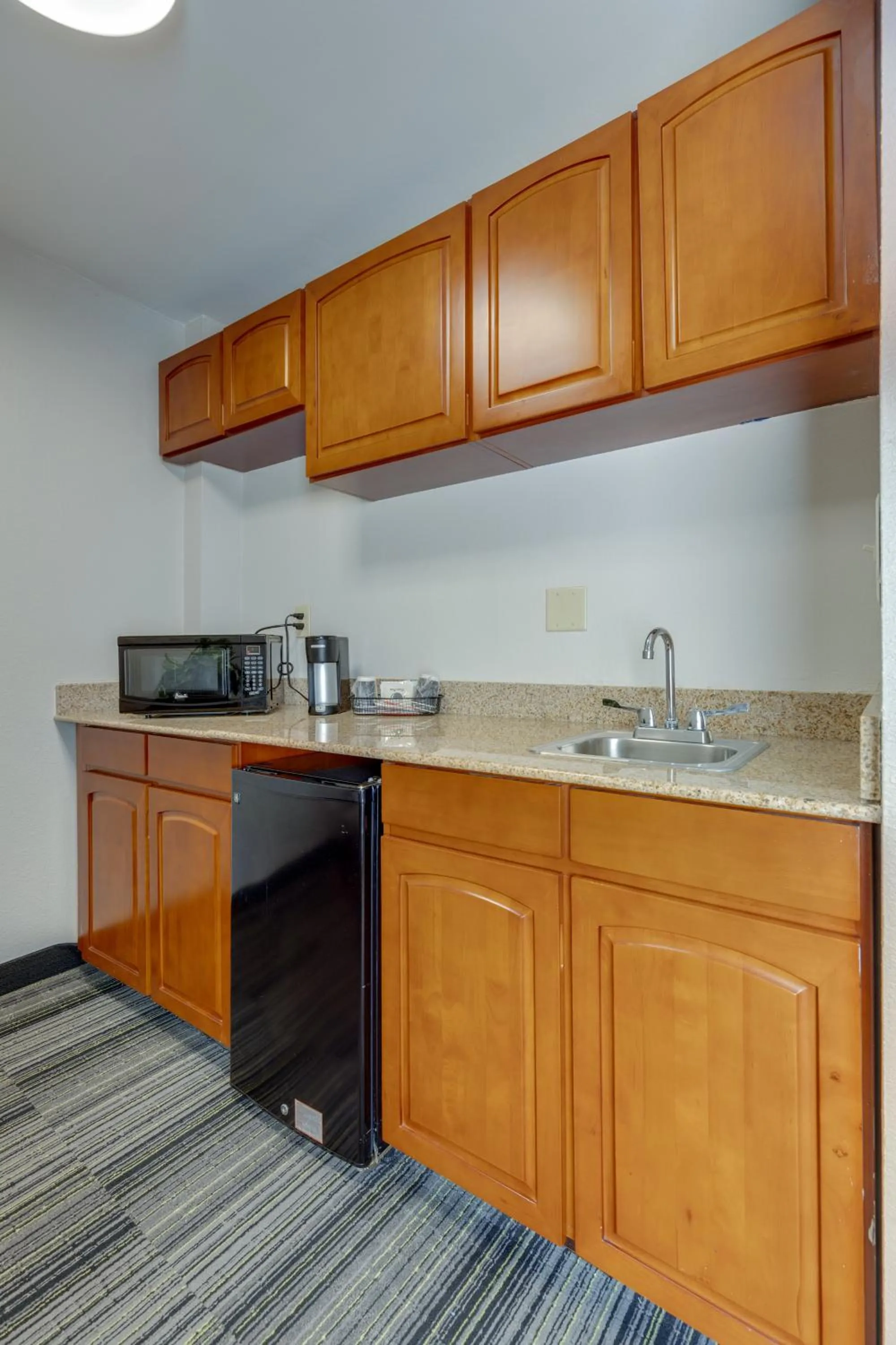 Kitchen or kitchenette in Alexis Inn and Suites Hotel