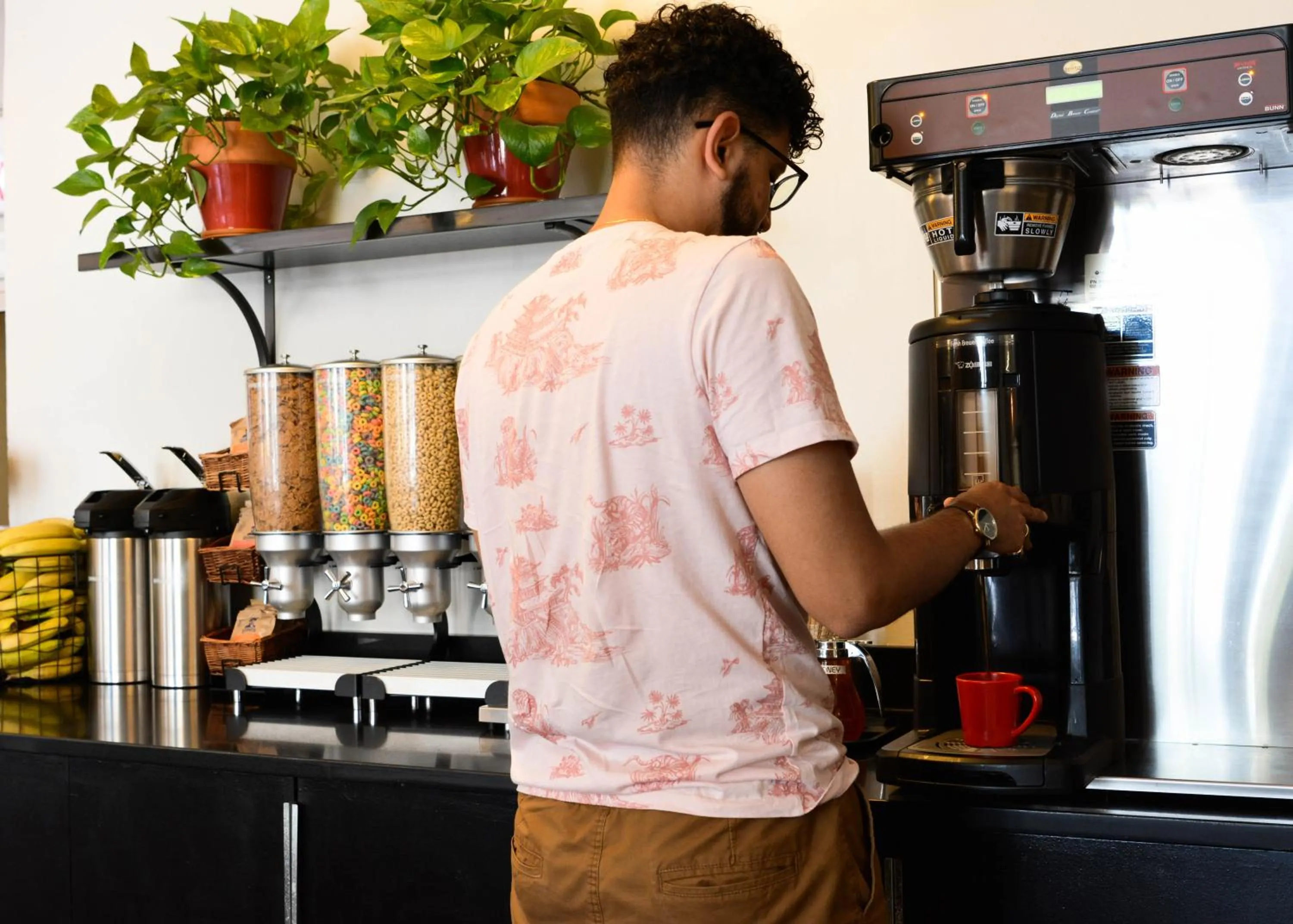 Breakfast in Chicago Getaway Hostel
