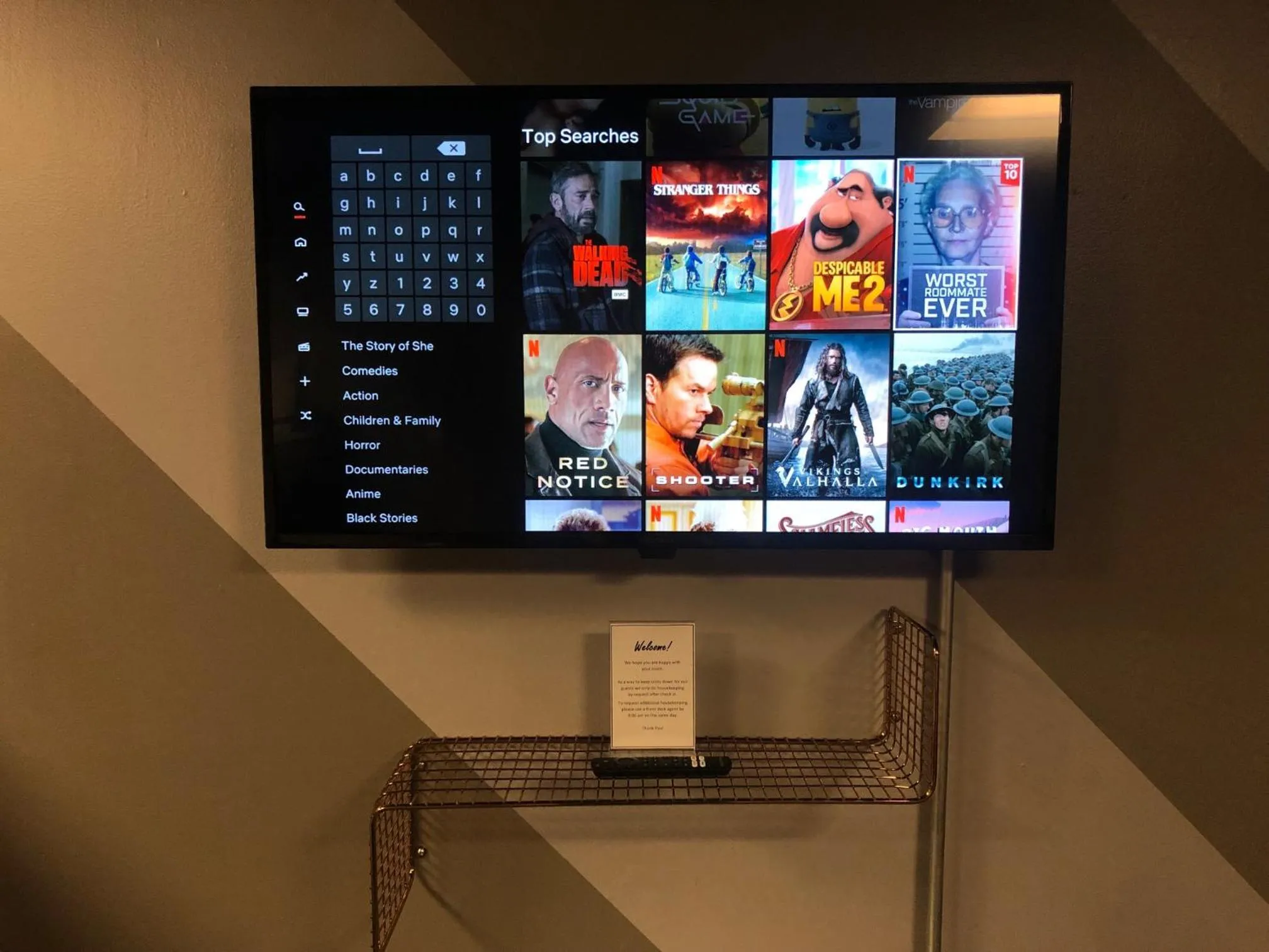 TV and multimedia in Chicago Getaway Hostel