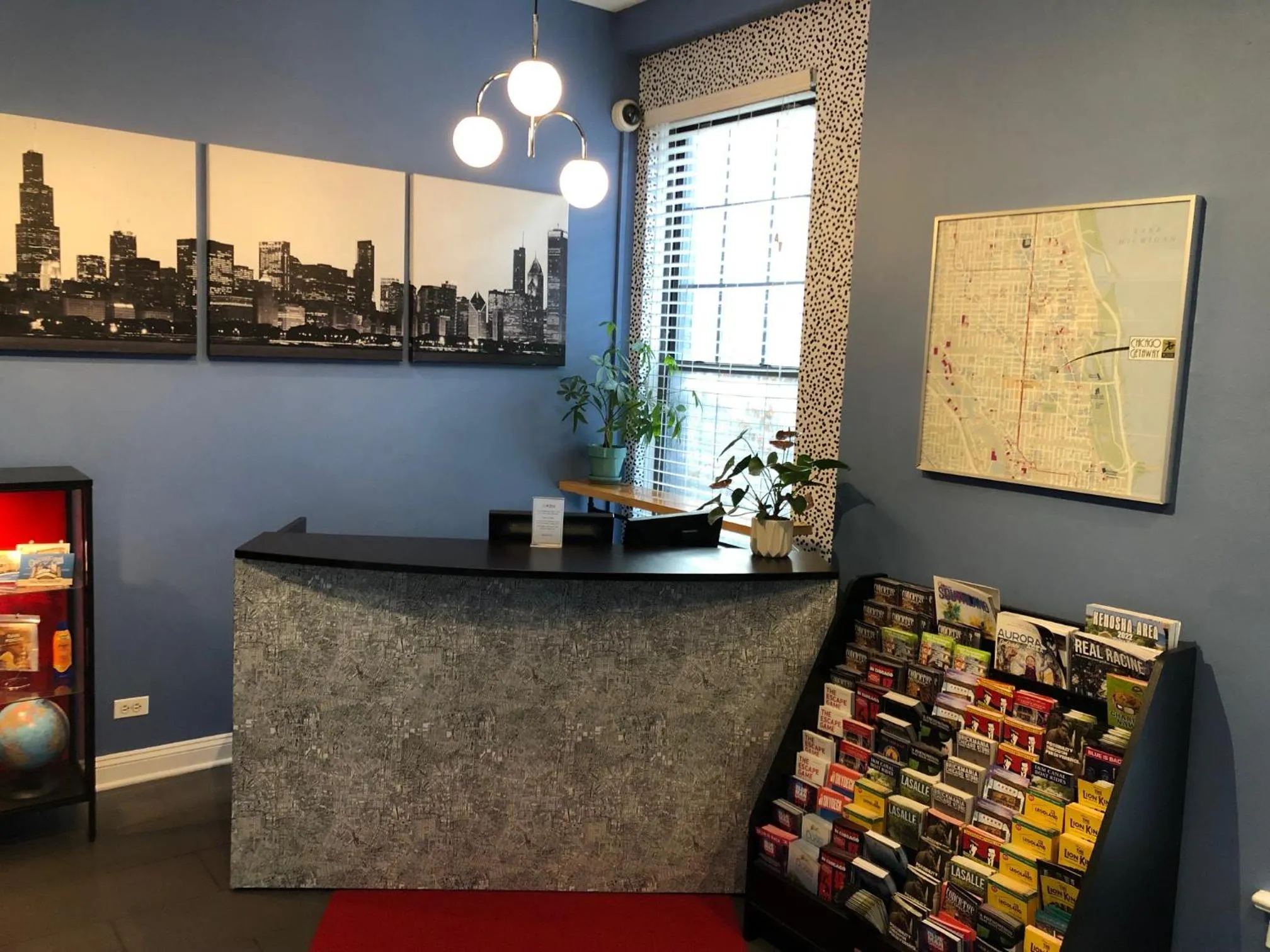 On-site shops in Chicago Getaway Hostel