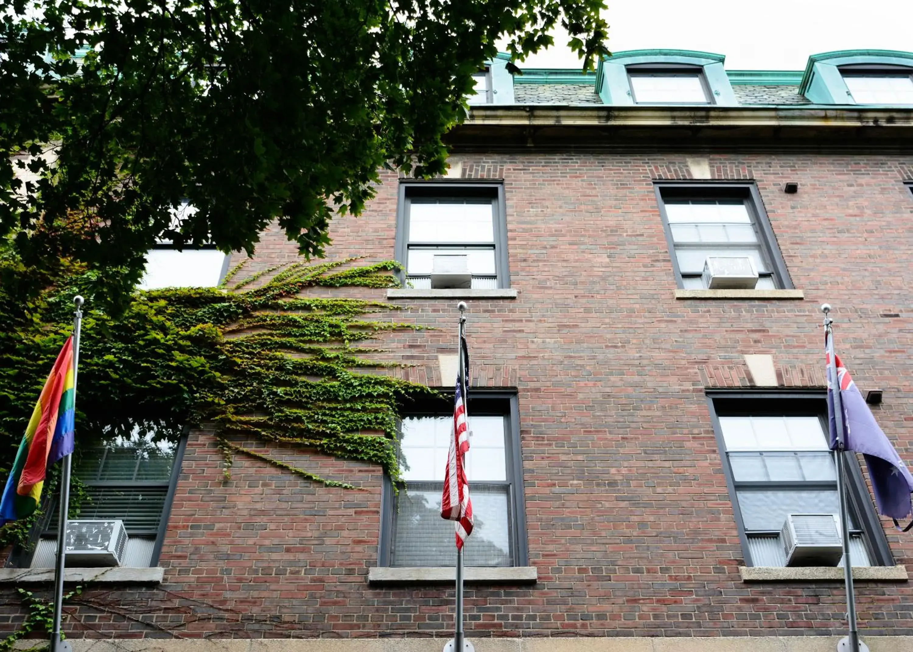 Property building in Chicago Getaway Hostel Property building in Chicago Getaway Hostel