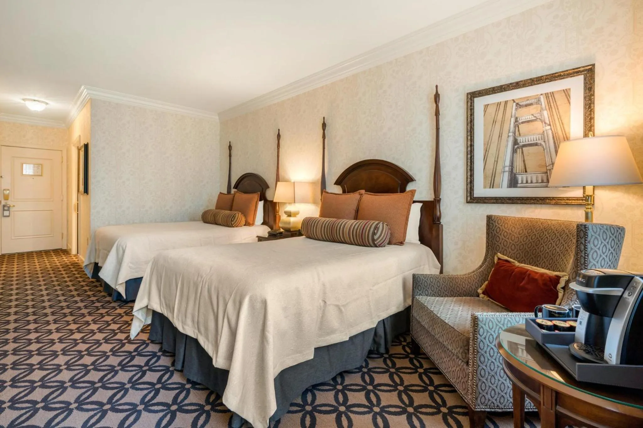 Photo of the whole room, Bed in Omni San Francisco