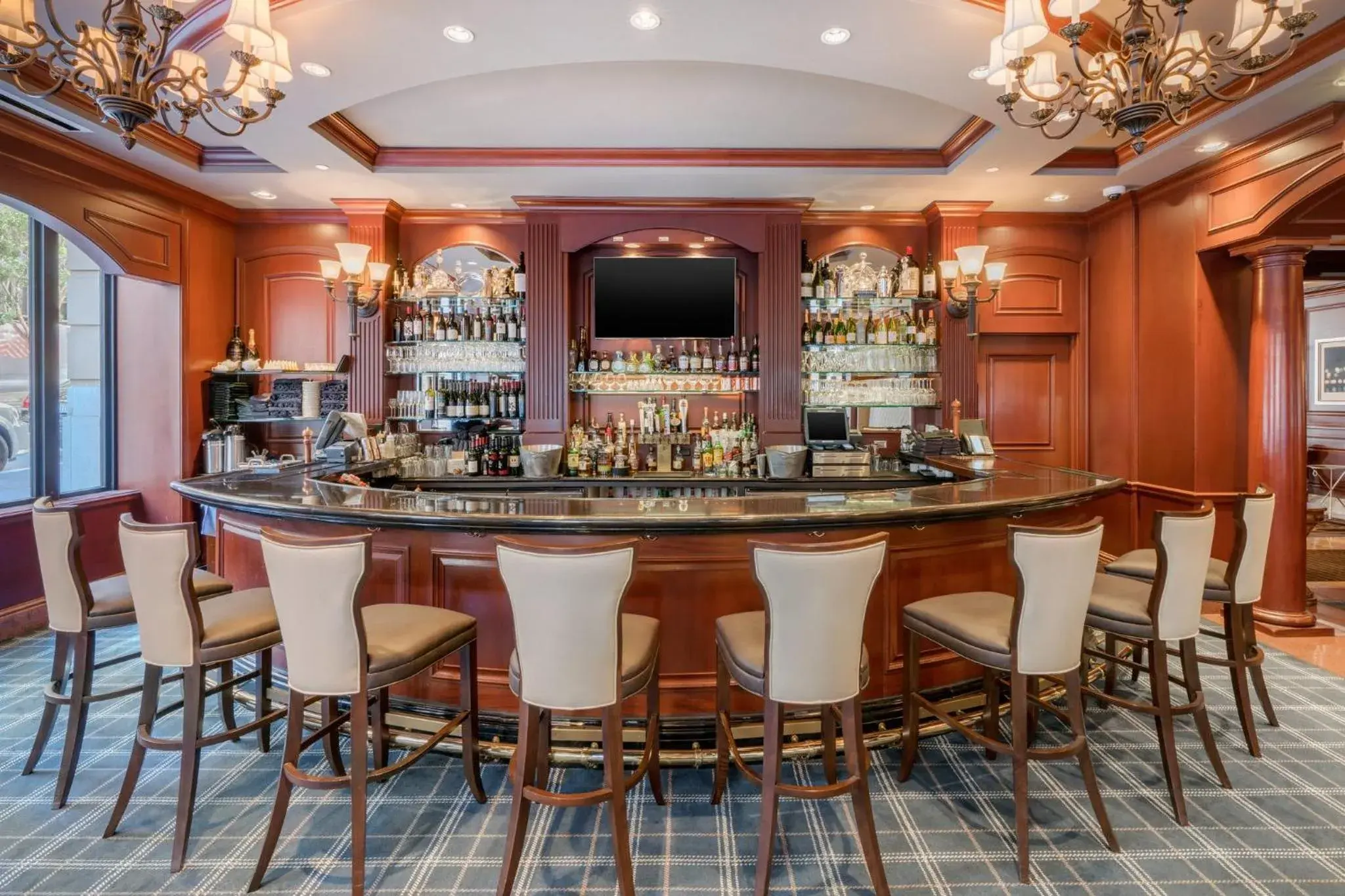 Lounge or bar in Omni San Francisco Lounge or bar in Omni San Francisco