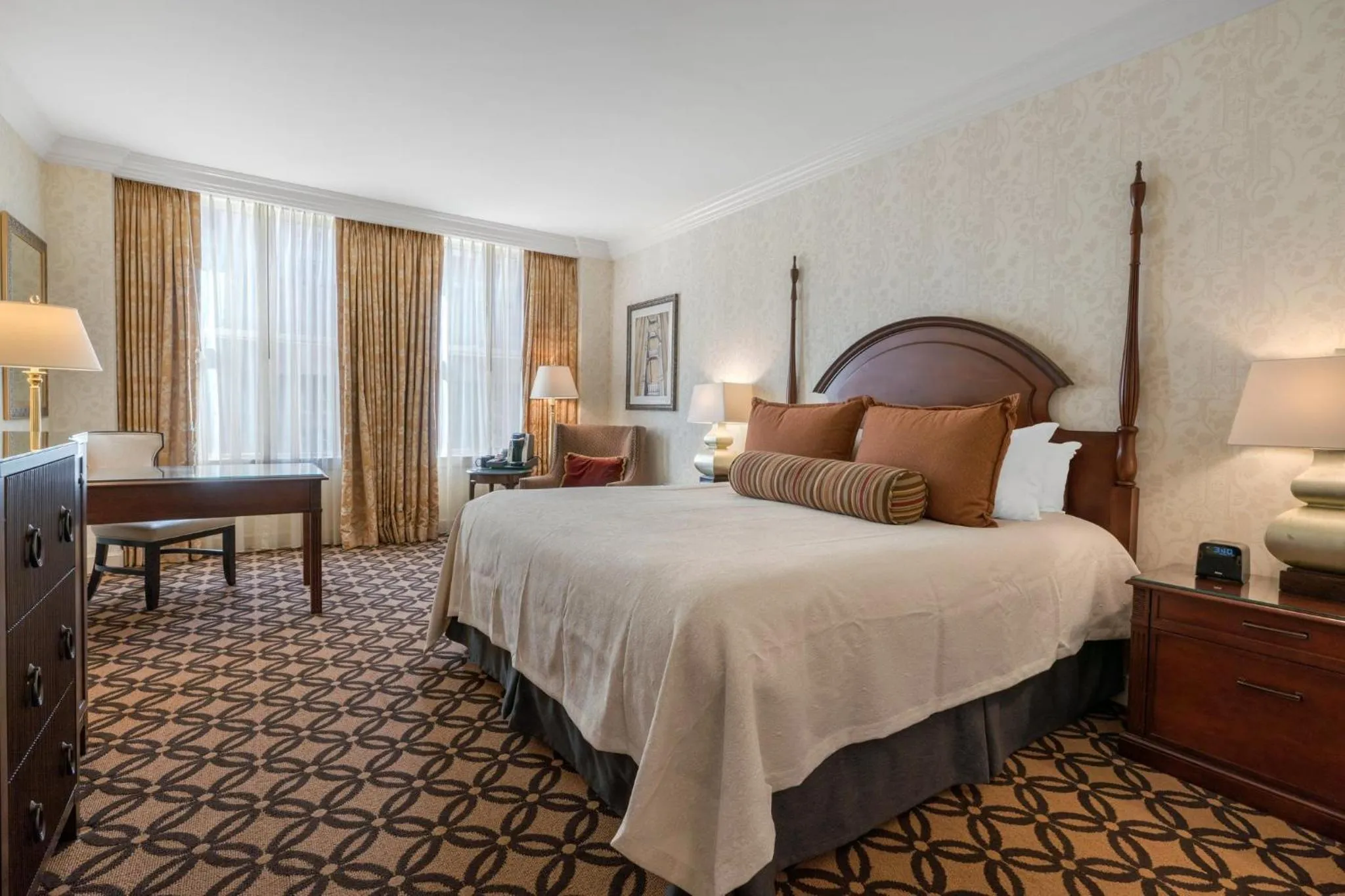 Photo of the whole room, Bed in Omni San Francisco