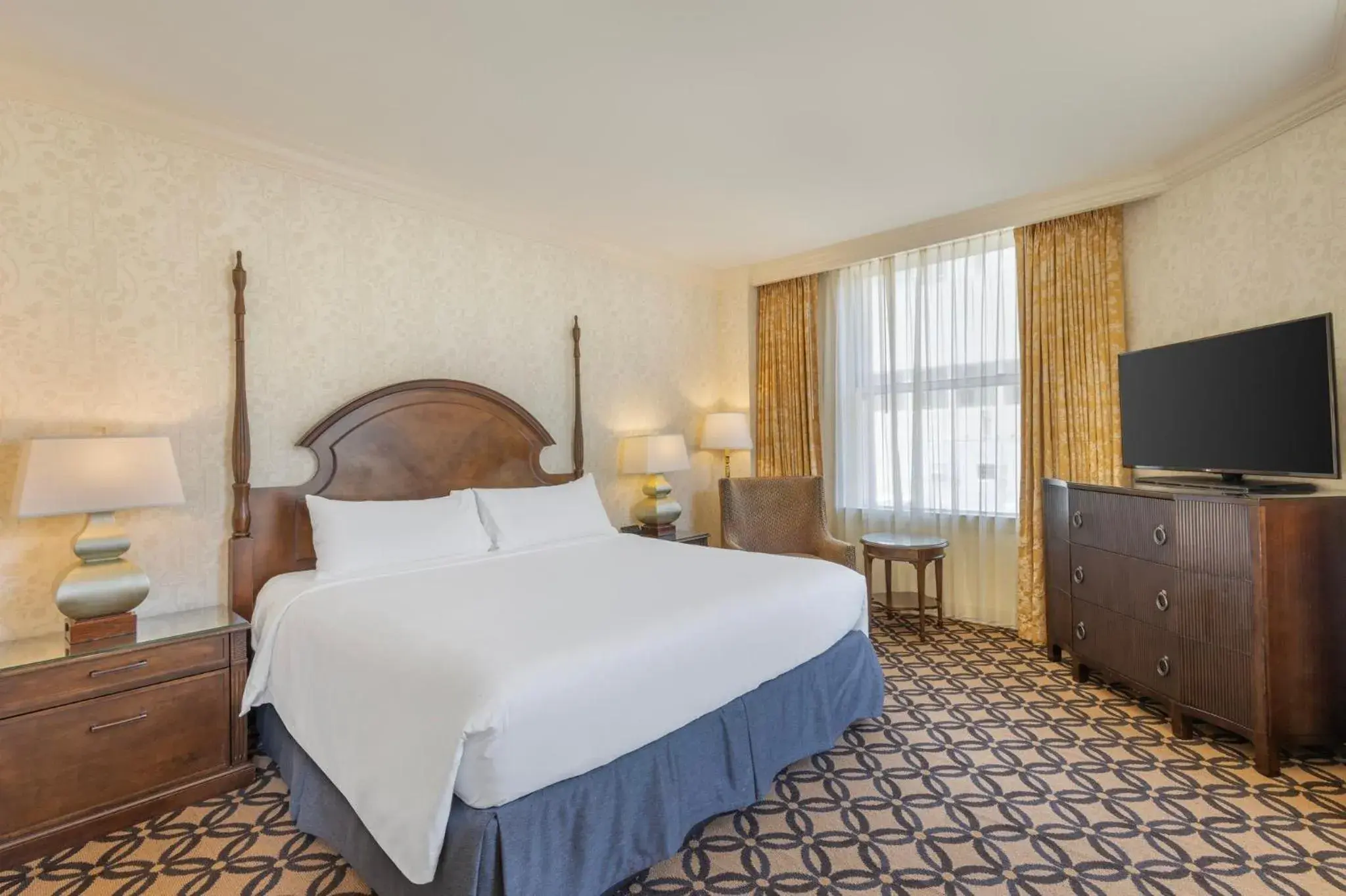 Photo of the whole room, Bed in Omni San Francisco Photo of the whole room, Bed in Omni San Francisco