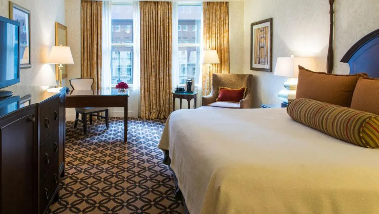 Photo of the whole room, Bed in Omni San Francisco Photo of the whole room, Bed in Omni San Francisco