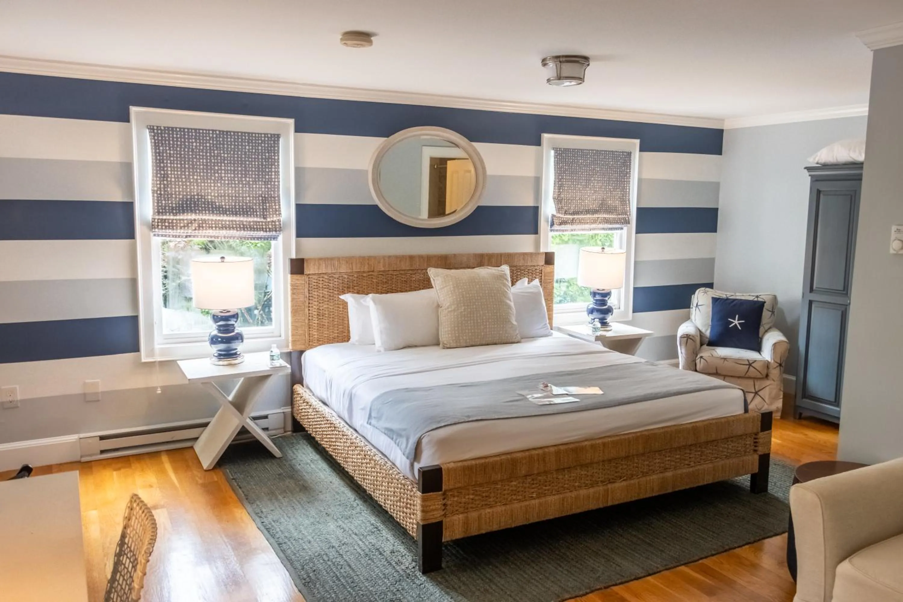 Deluxe King Room in Town & Tide Inn