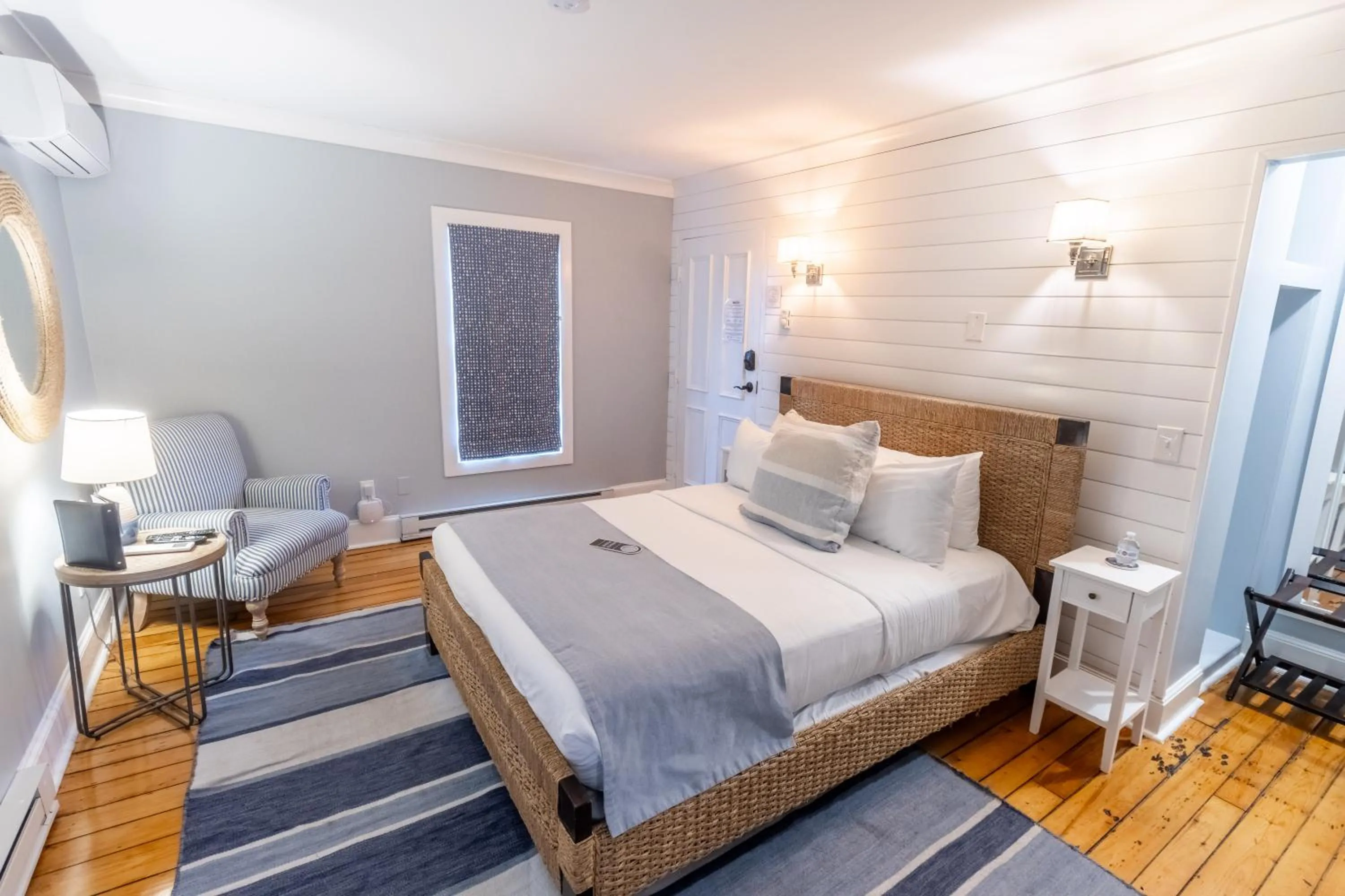 Queen Room in Town & Tide Inn
