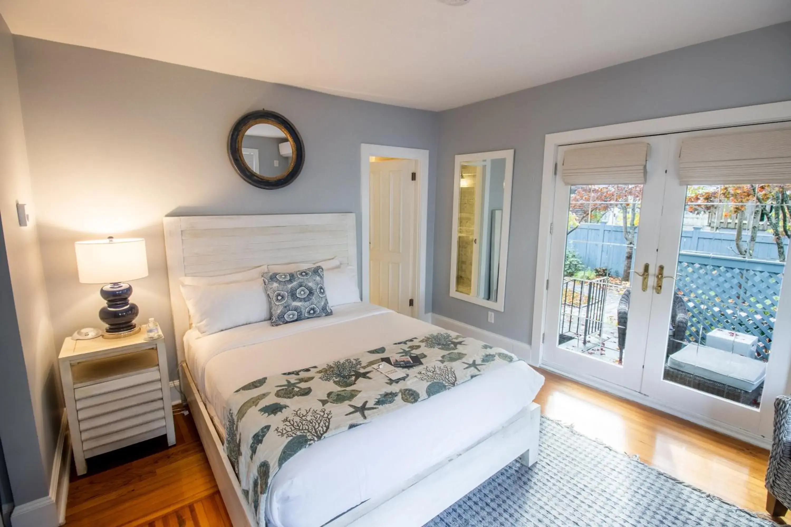 Queen Room with Balcony in Town & Tide Inn Queen Room with Balcony in Town & Tide Inn