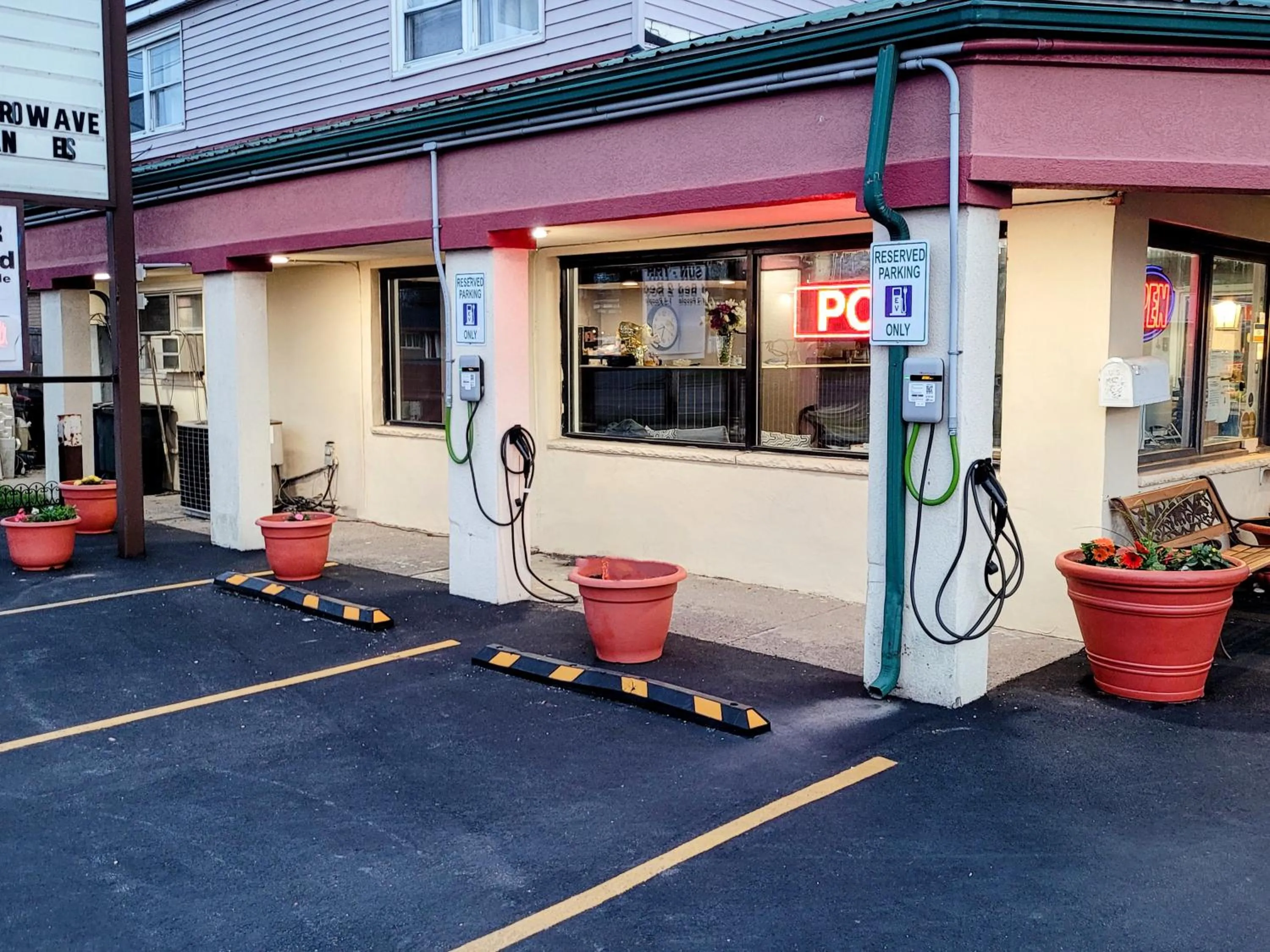 Property building in Budget Host Inn Niagara Falls