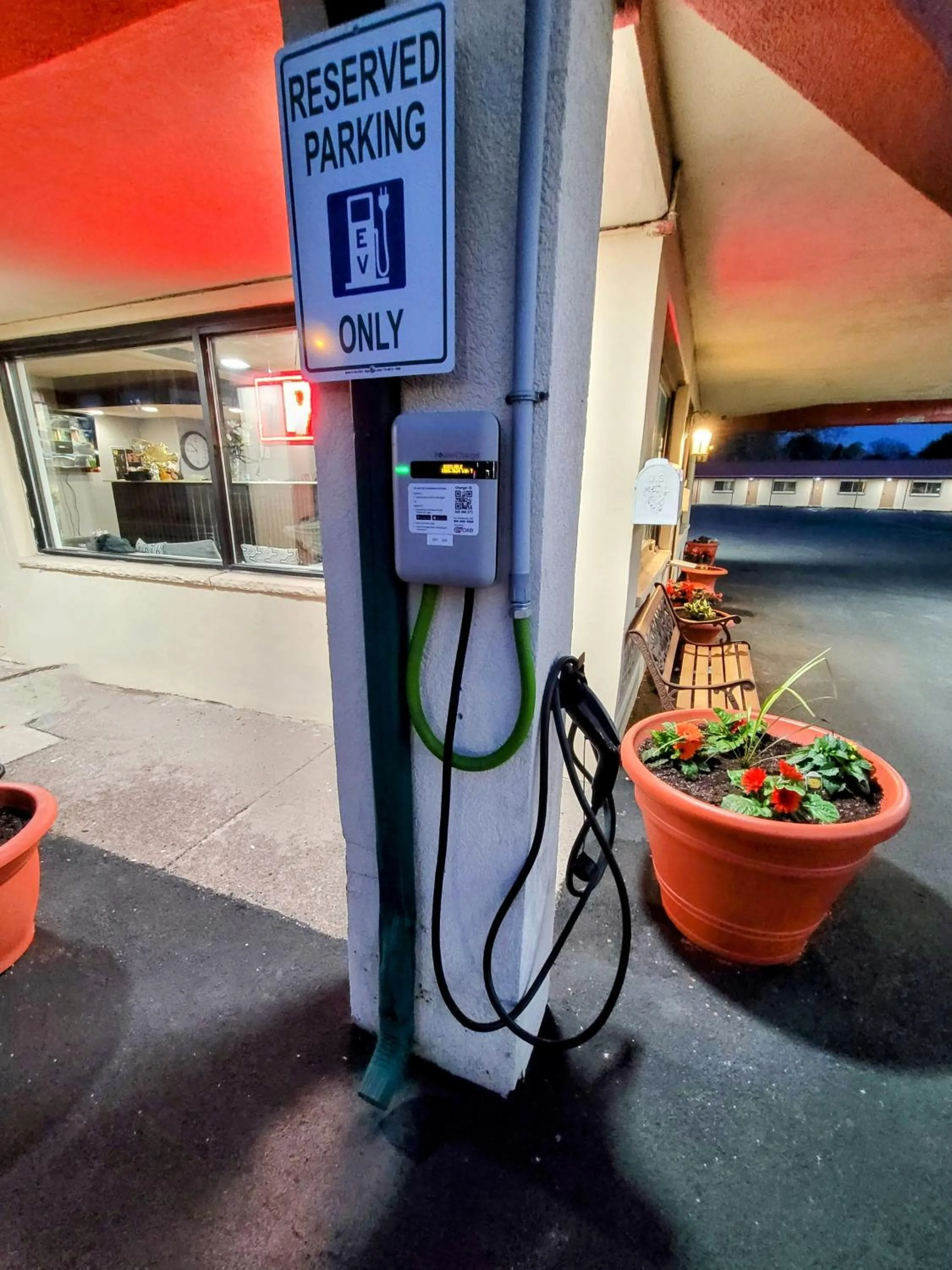 Parking in Budget Host Inn Niagara Falls