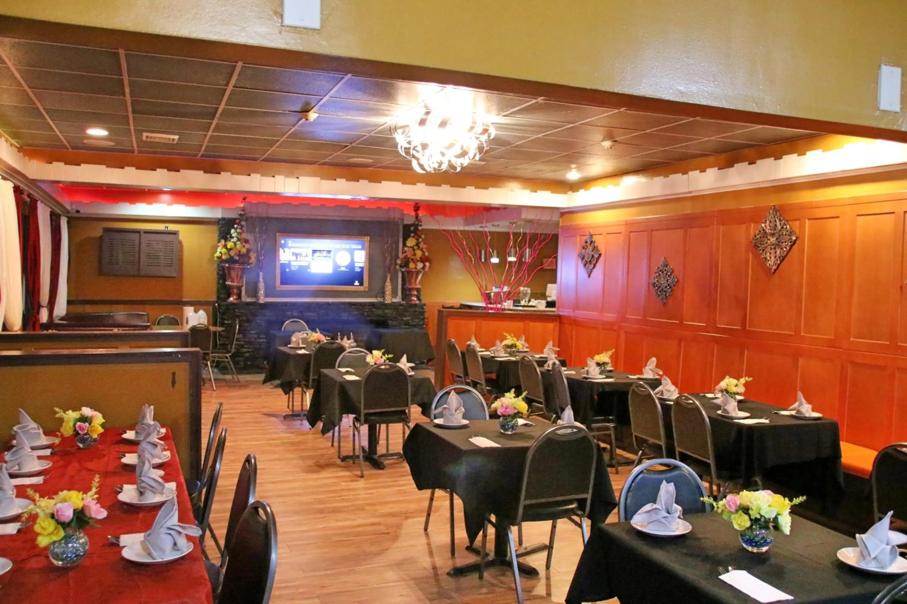 Restaurant/Places to Eat in Budget Host Inn Niagara Falls