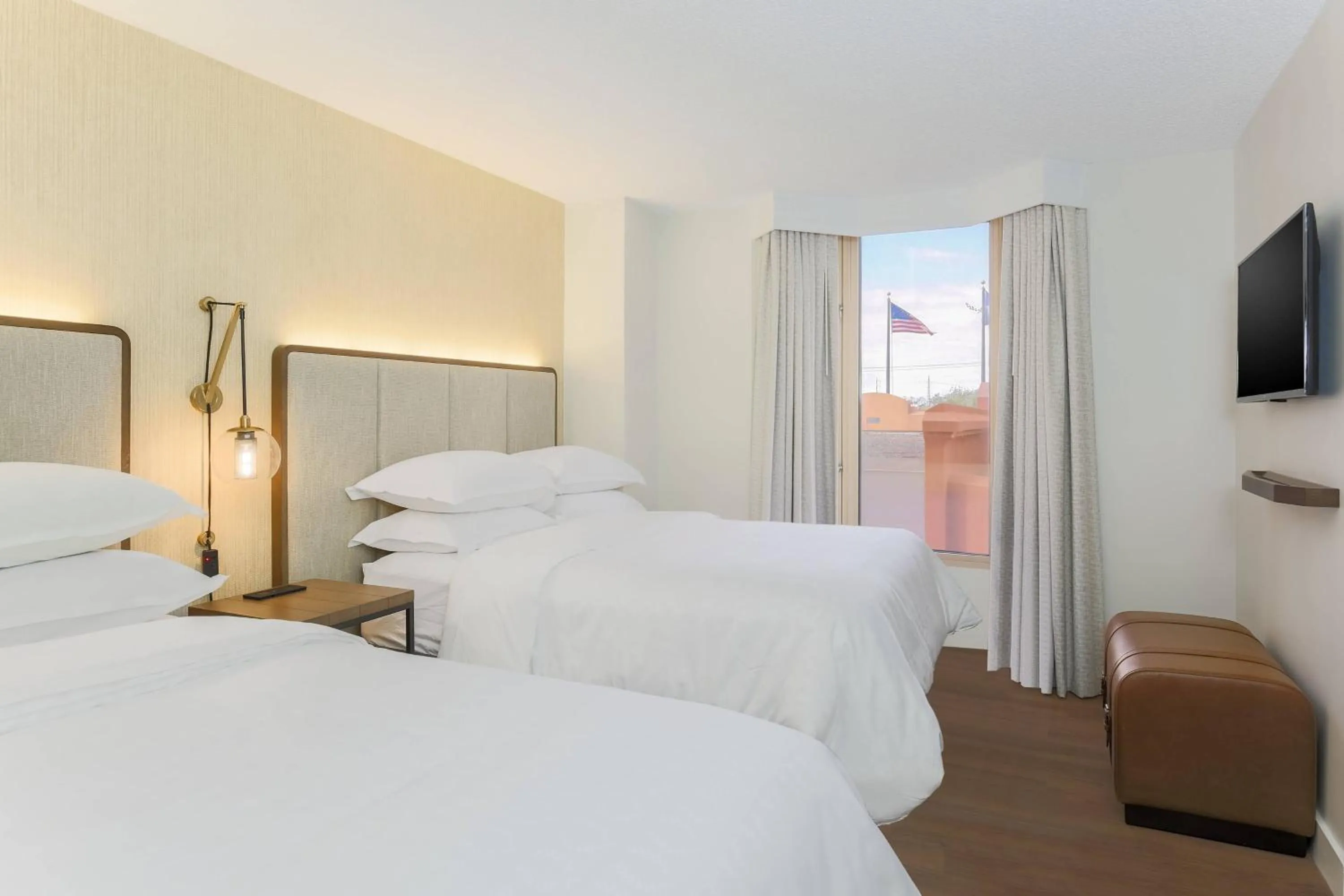 Photo of the whole room, Bed in Sheraton Suites Market Center Dallas