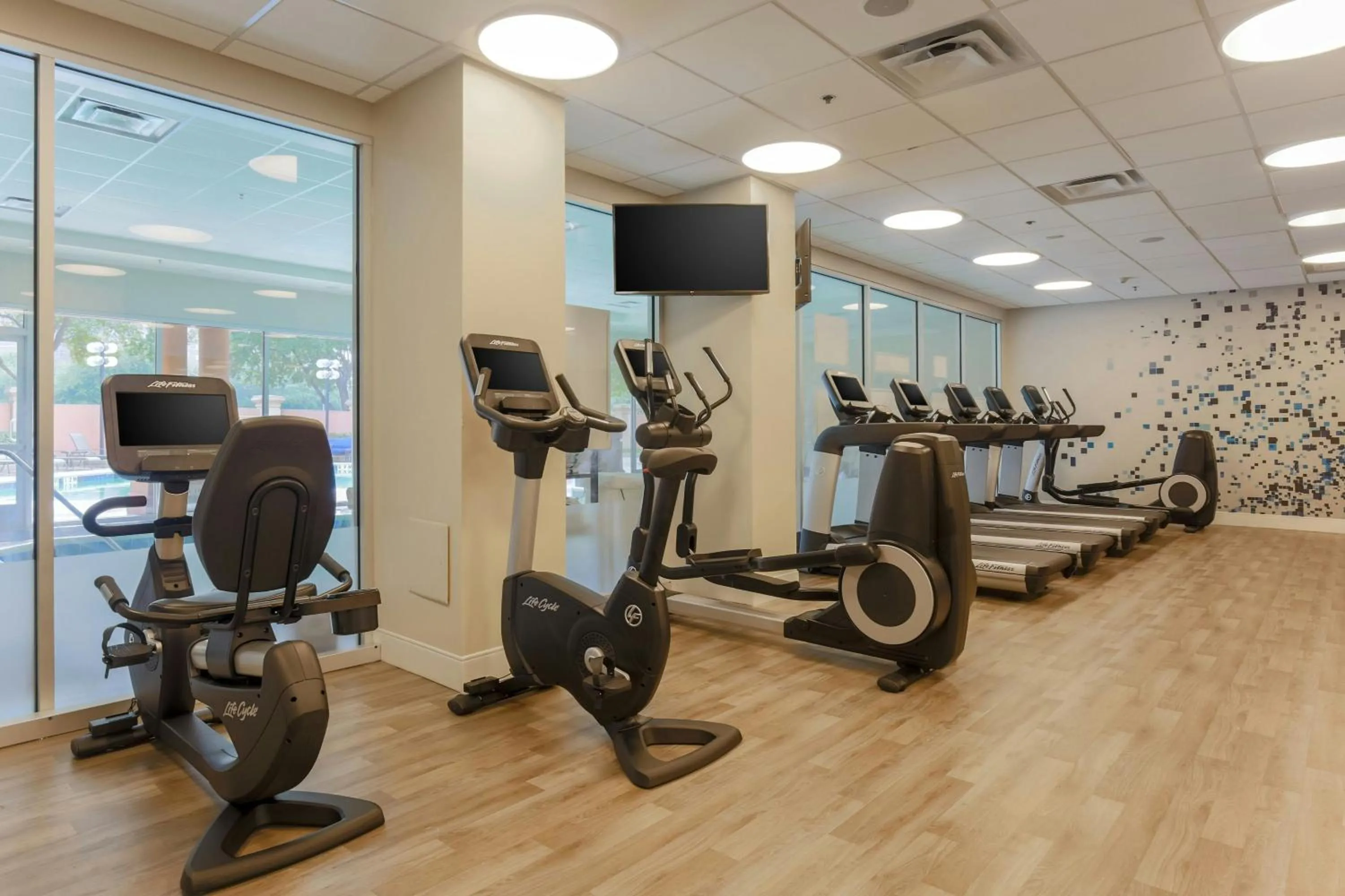 Fitness centre/facilities in Sheraton Suites Market Center Dallas