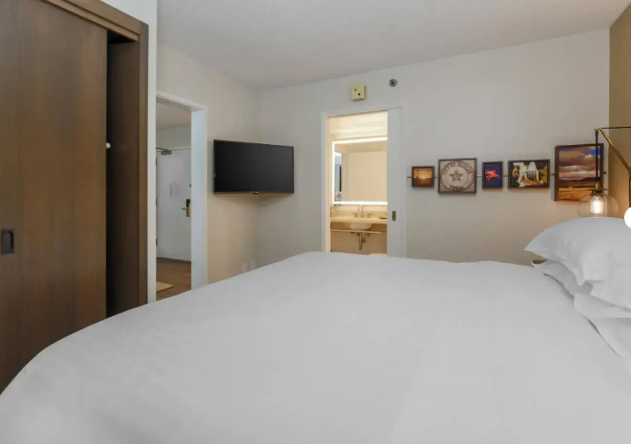 Bedroom, Bed in Sheraton Suites Market Center Dallas Bedroom, Bed in Sheraton Suites Market Center Dallas