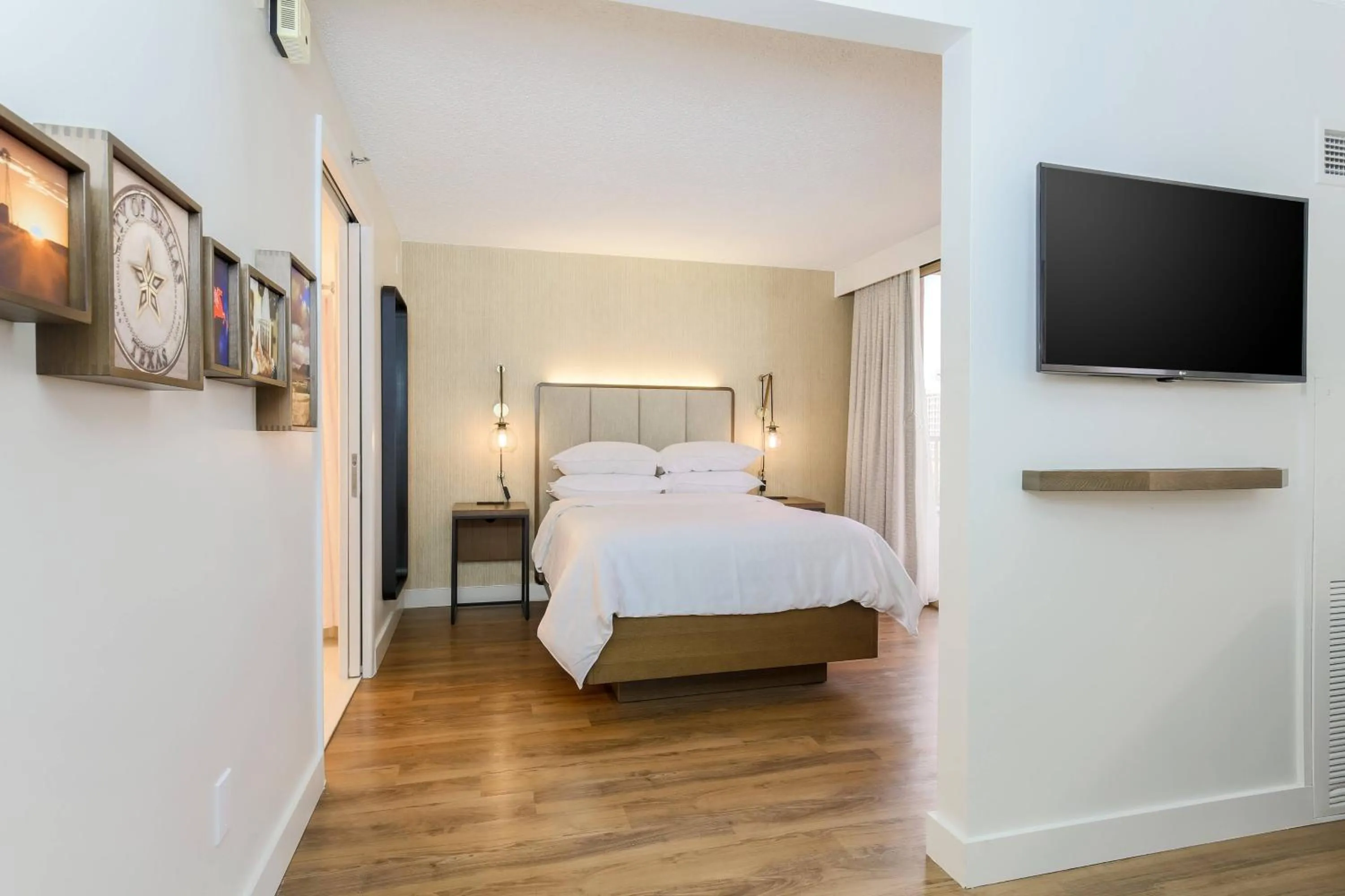 Bedroom, Bed in Sheraton Suites Market Center Dallas