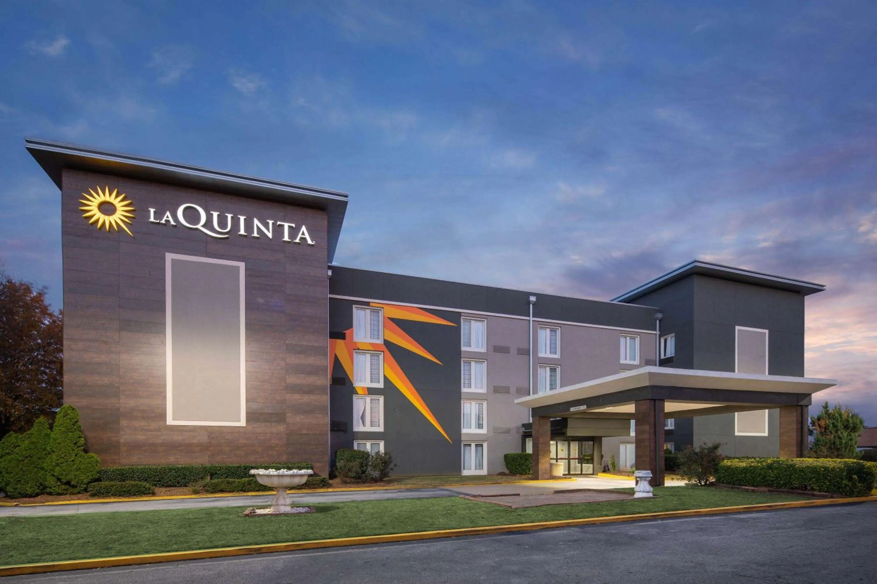 Property building in La Quinta by Wyndham Atlanta Airport South