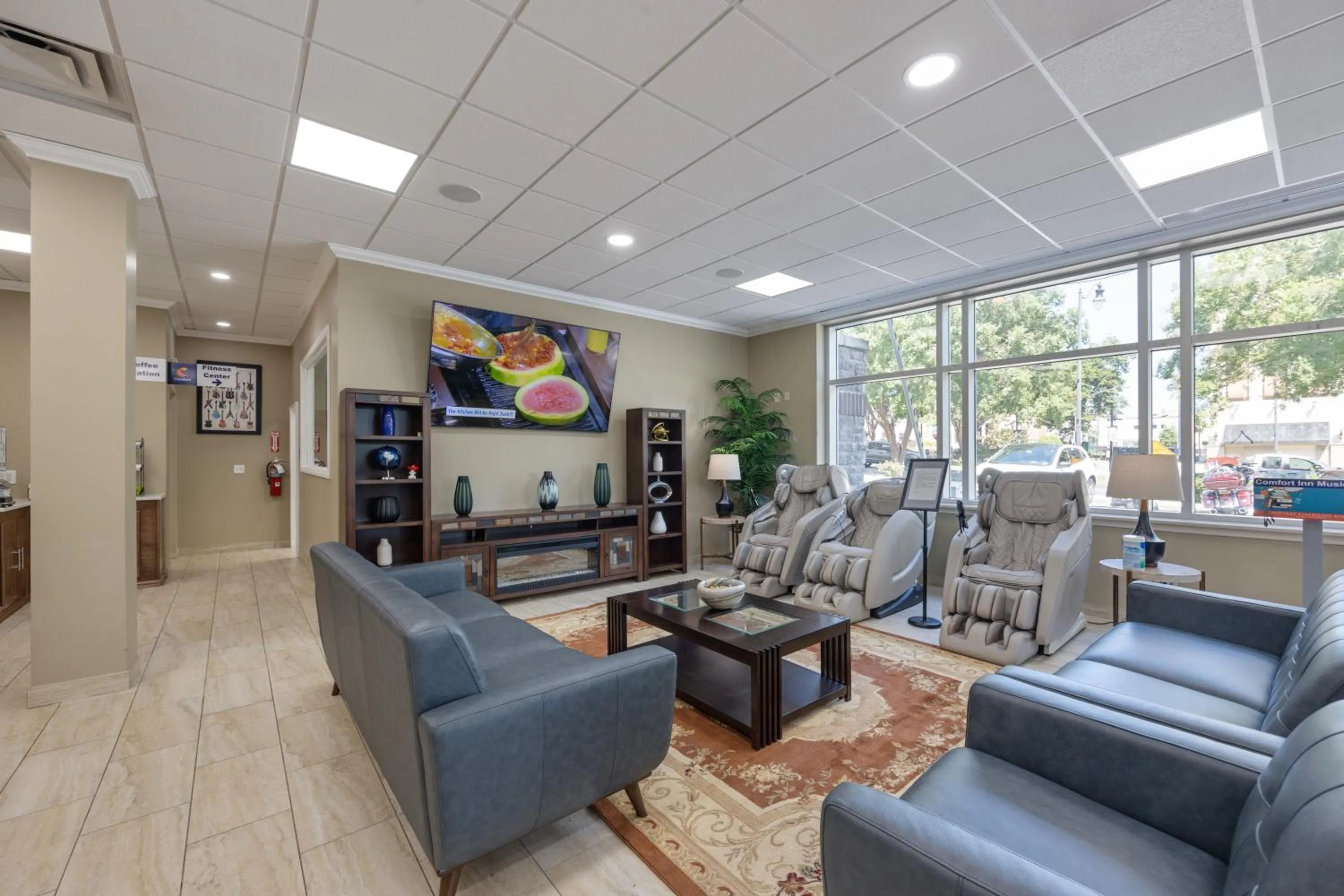 Communal lounge/ TV room in Comfort Inn Downtown Nashville - Music City Center