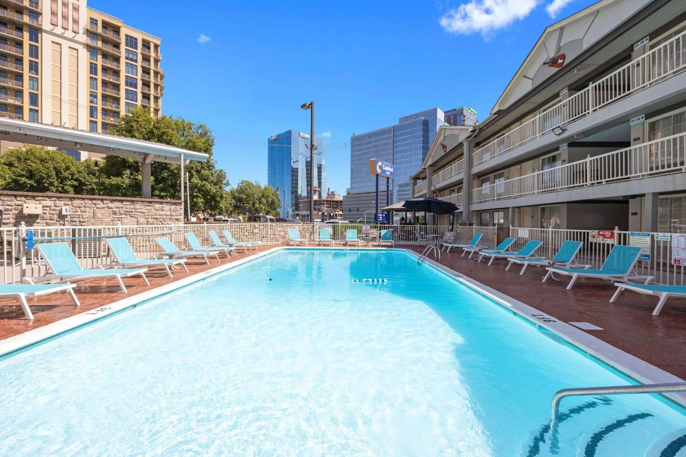 Swimming pool in Comfort Inn Downtown Nashville - Music City Center