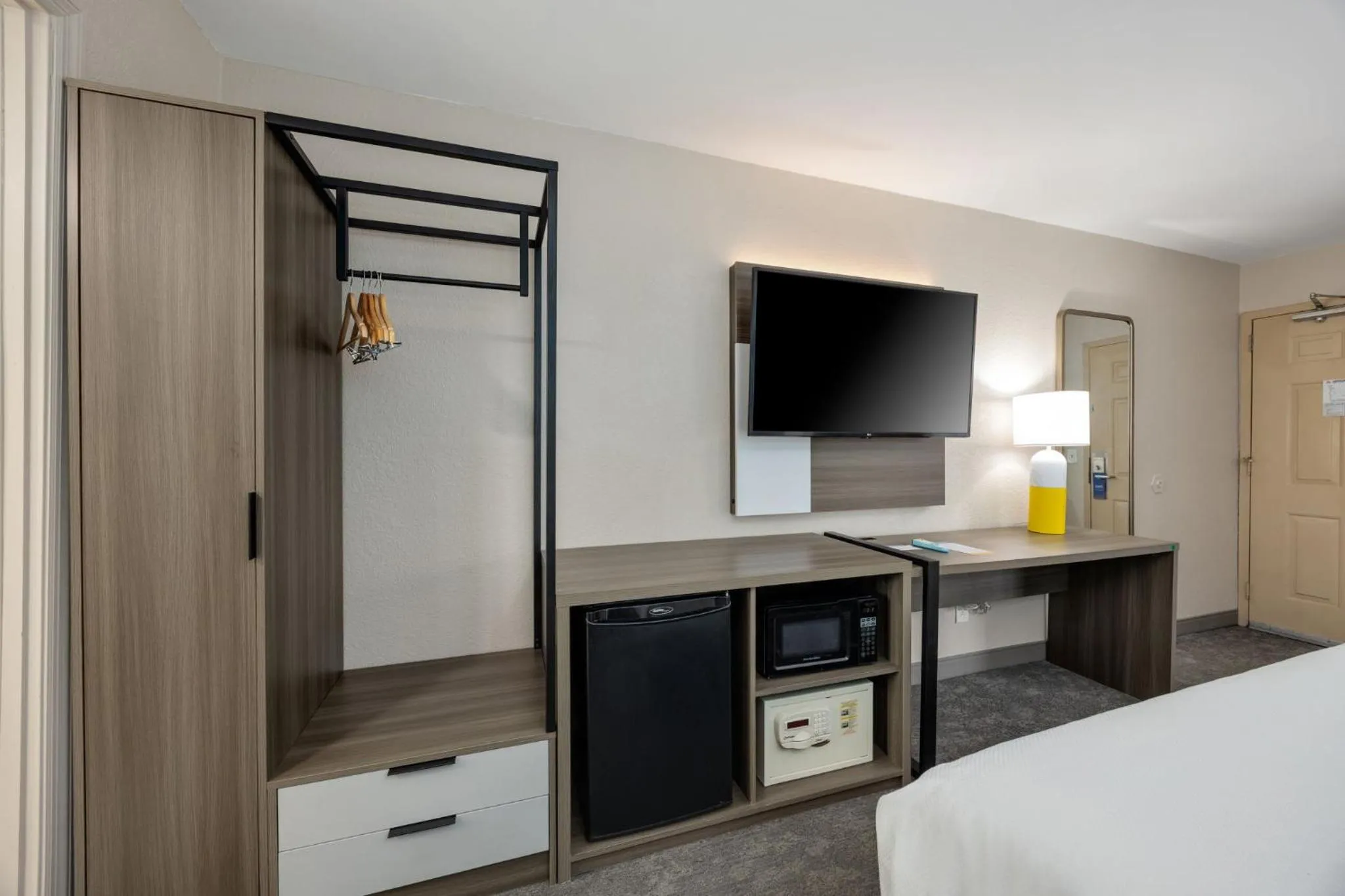 TV and multimedia, Bed in Comfort Inn Downtown Nashville - Music City Center