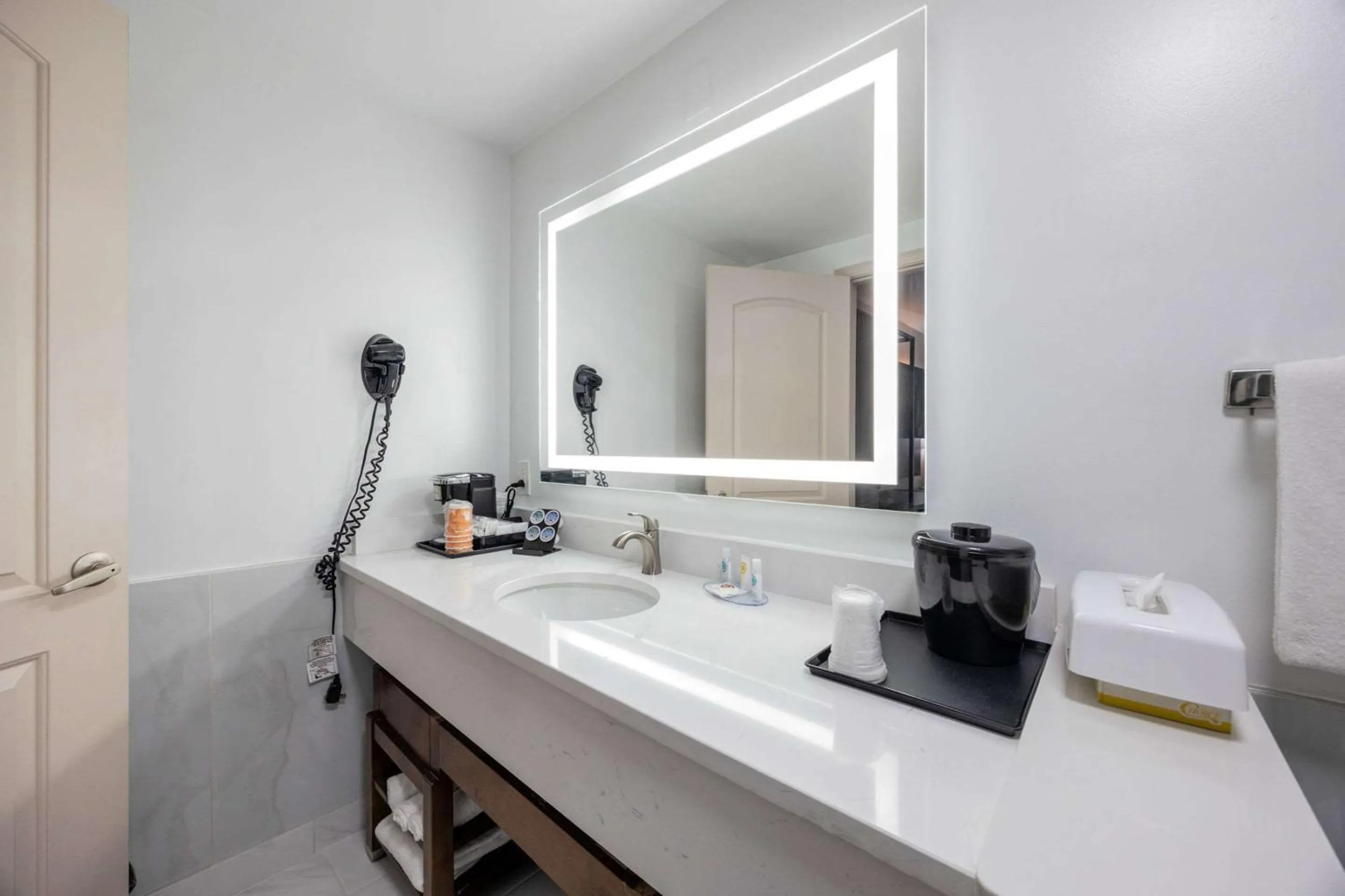 Bedroom in Comfort Inn Downtown Nashville - Music City Center