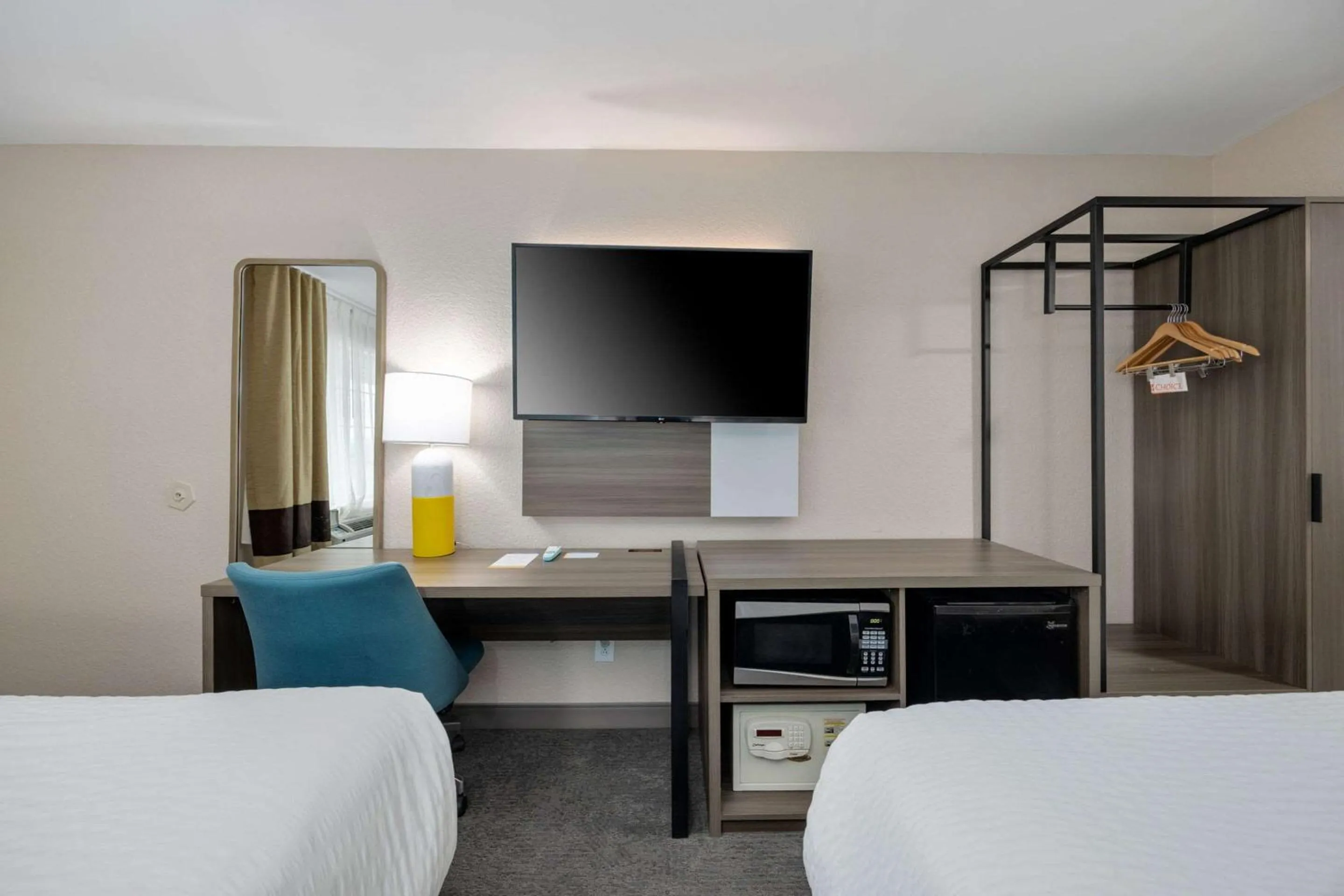 Bedroom, Bed in Comfort Inn Downtown Nashville - Music City Center